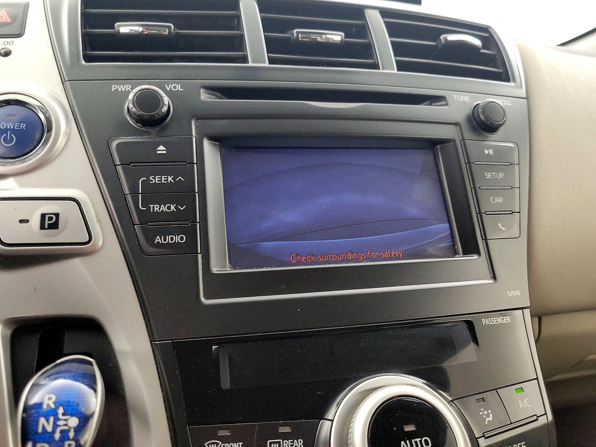 Thumbnail: 2014 Toyota Prius v - 14