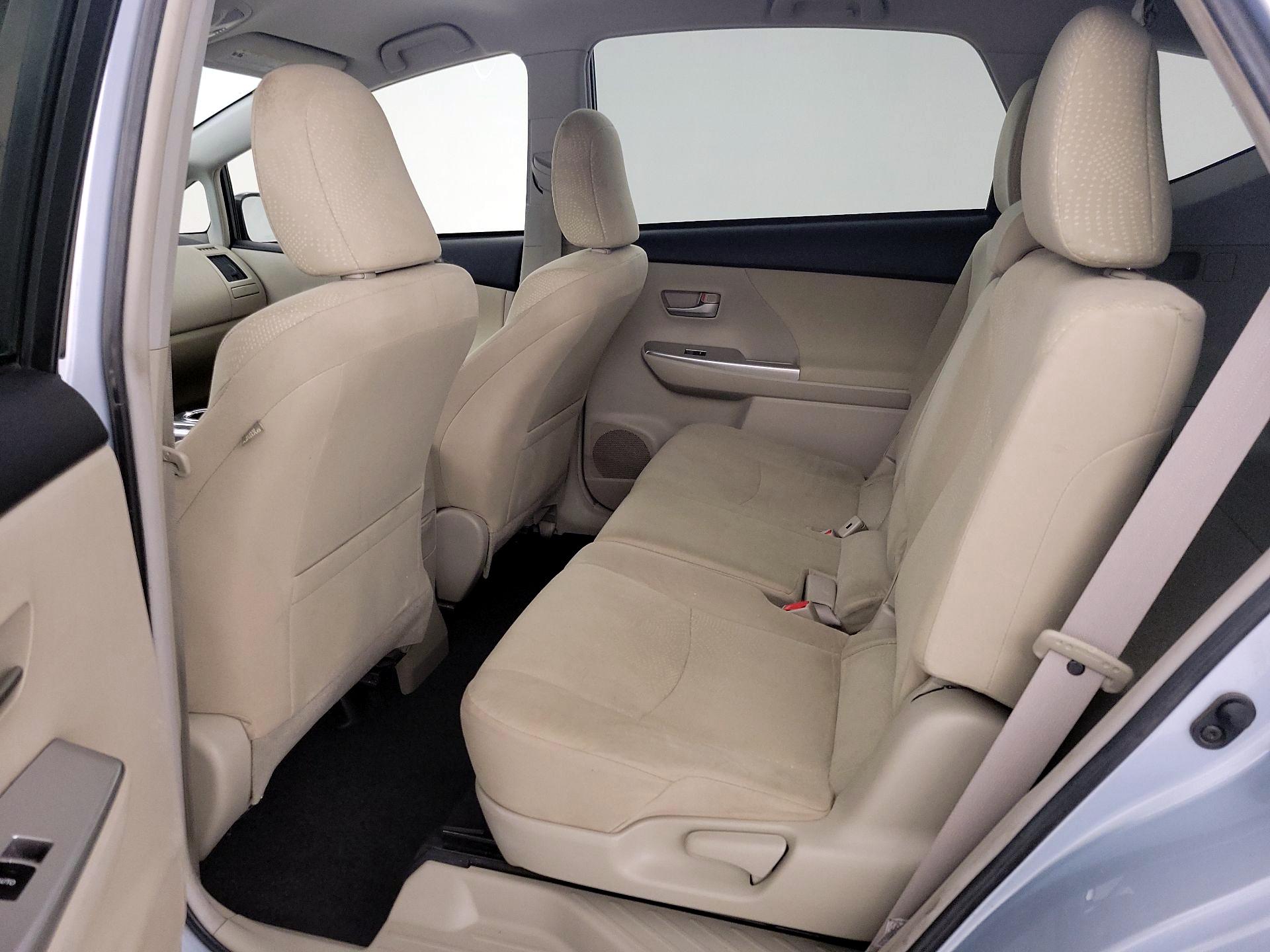 Thumbnail: 2014 Toyota Prius v - 19