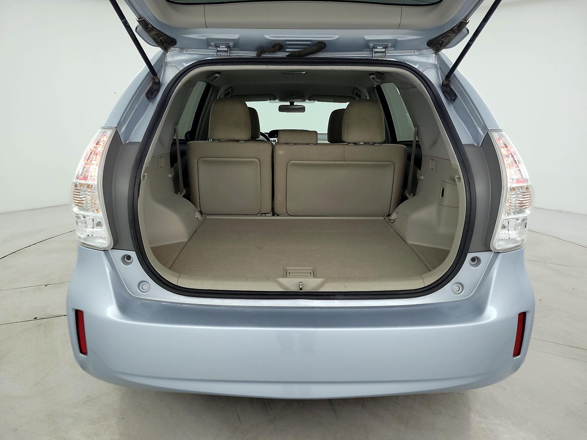 Thumbnail: 2014 Toyota Prius v - 20