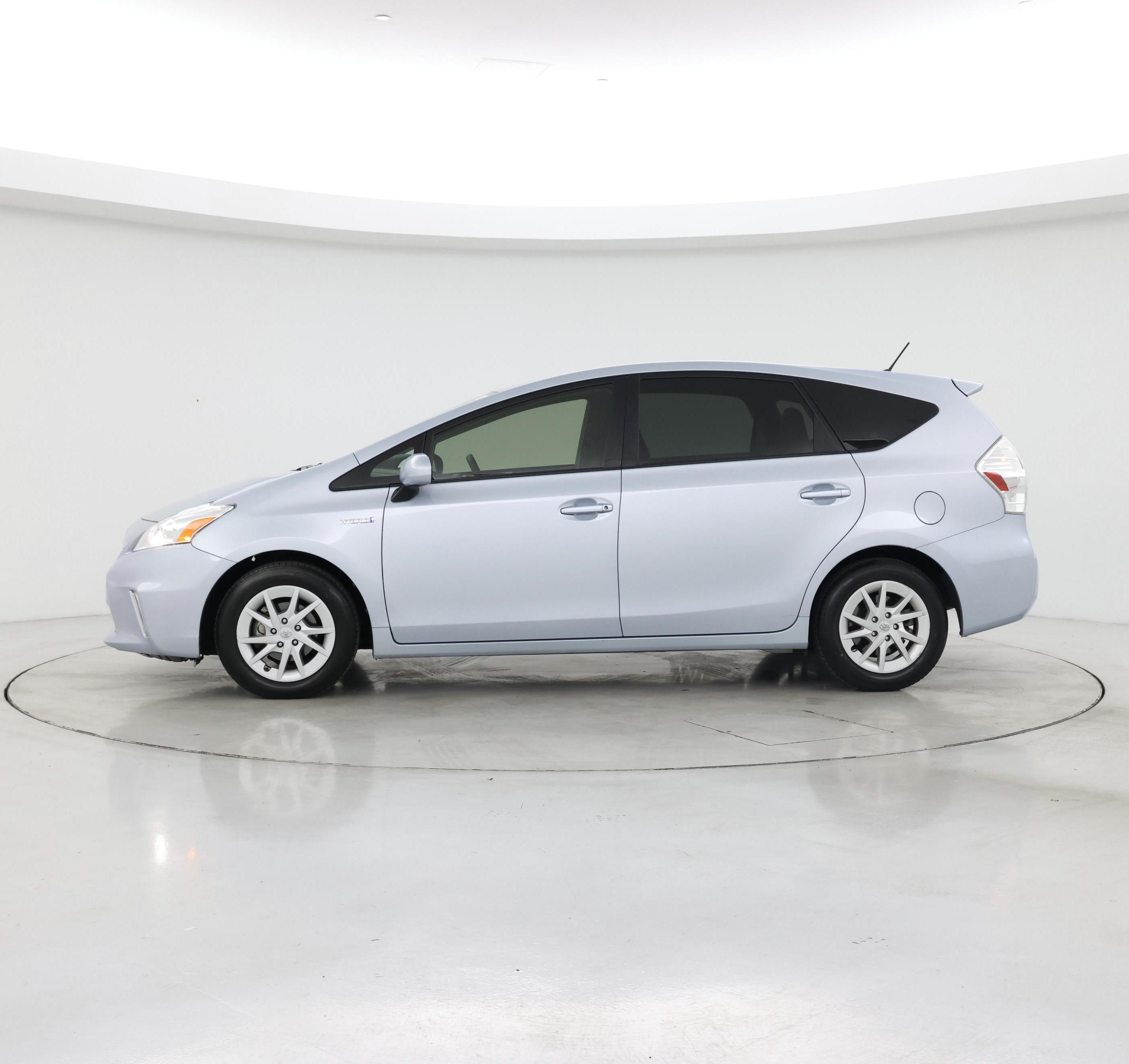 Thumbnail: 2014 Toyota Prius v - 3