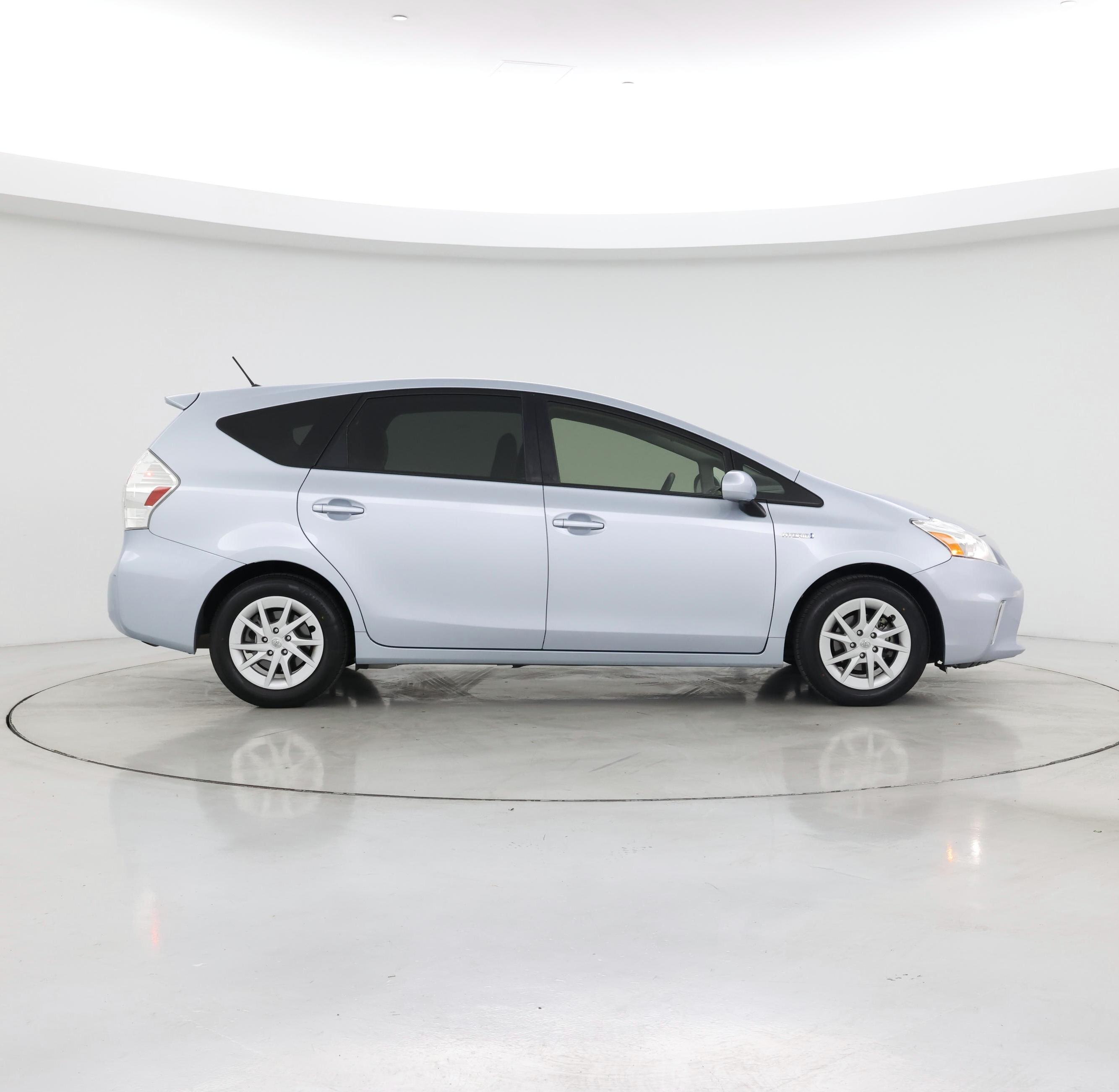 Thumbnail: 2014 Toyota Prius v - 7