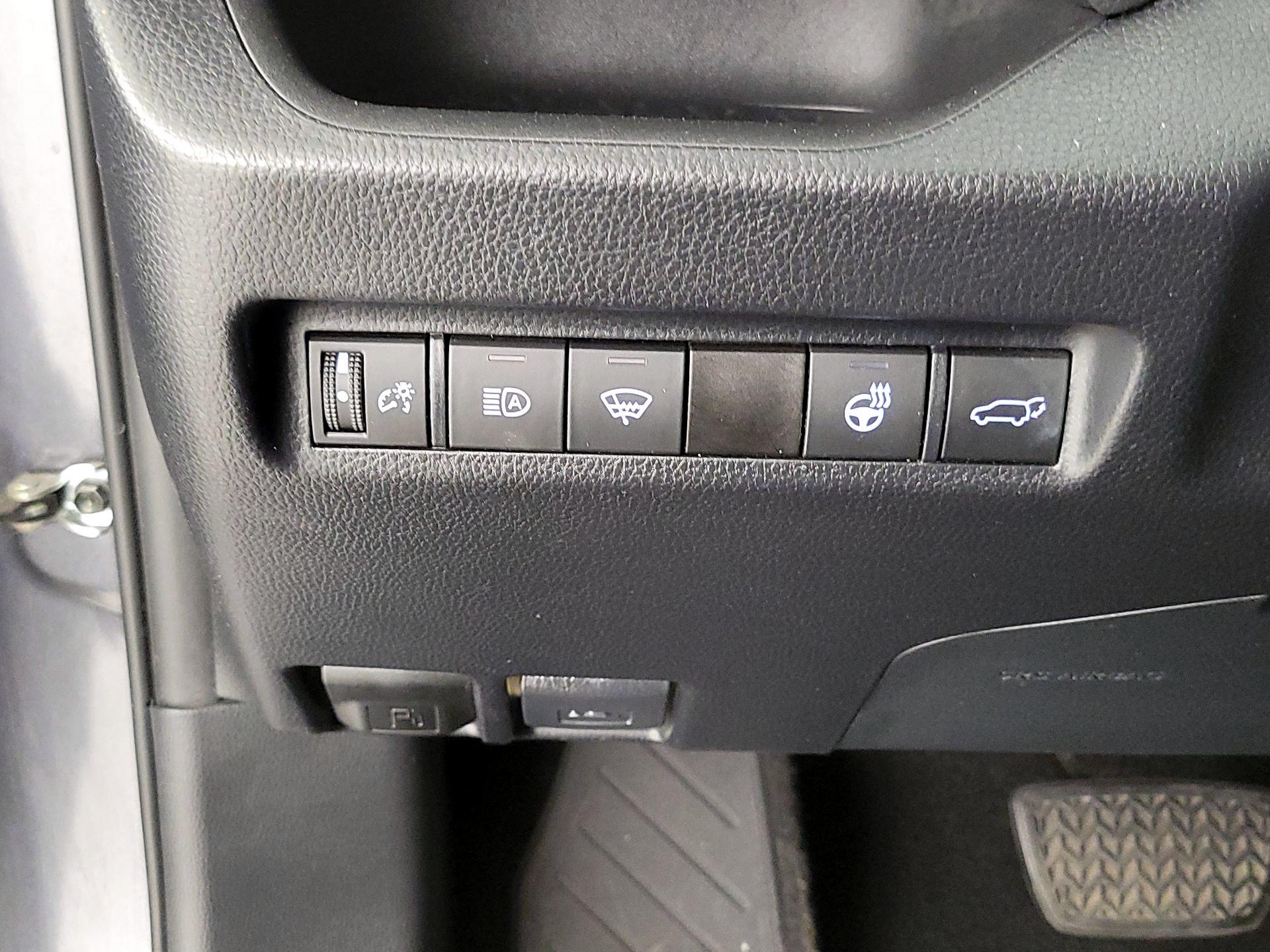 Thumbnail: 2019 Toyota RAV4 - 13