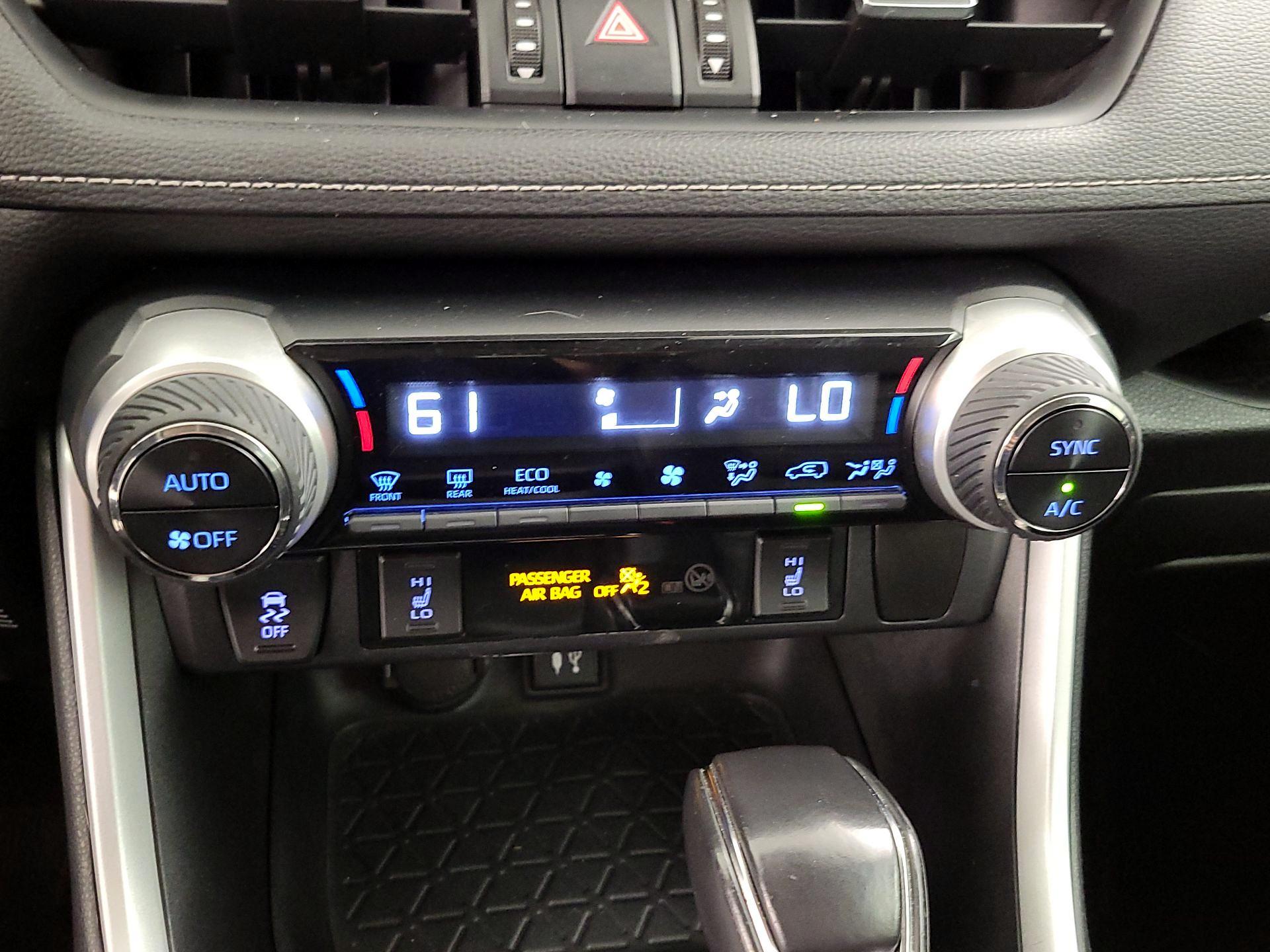 Thumbnail: 2019 Toyota RAV4 - 16