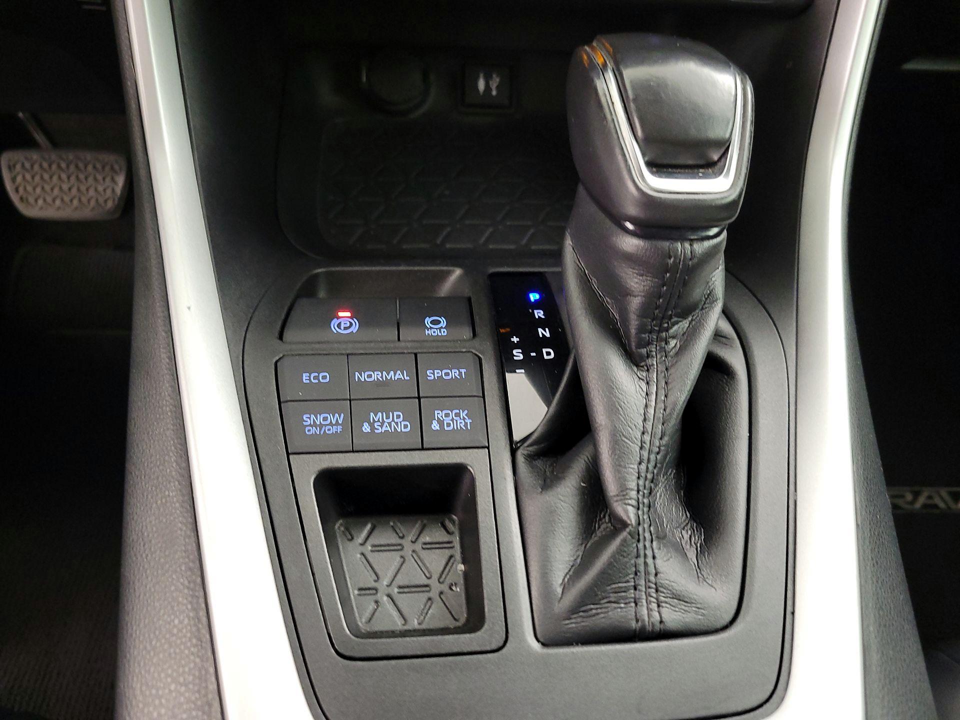 Thumbnail: 2019 Toyota RAV4 - 17