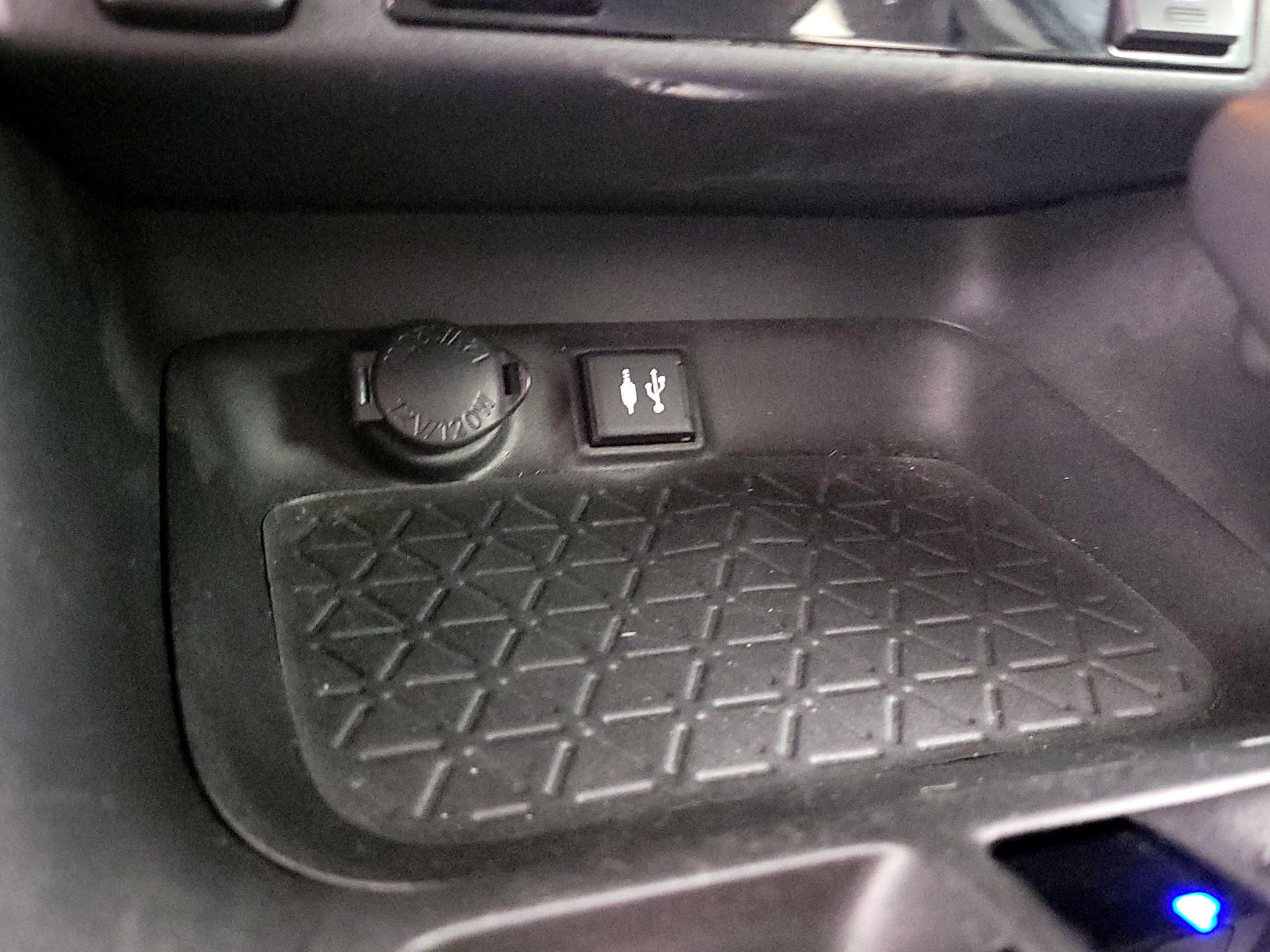 Thumbnail: 2019 Toyota RAV4 - 18