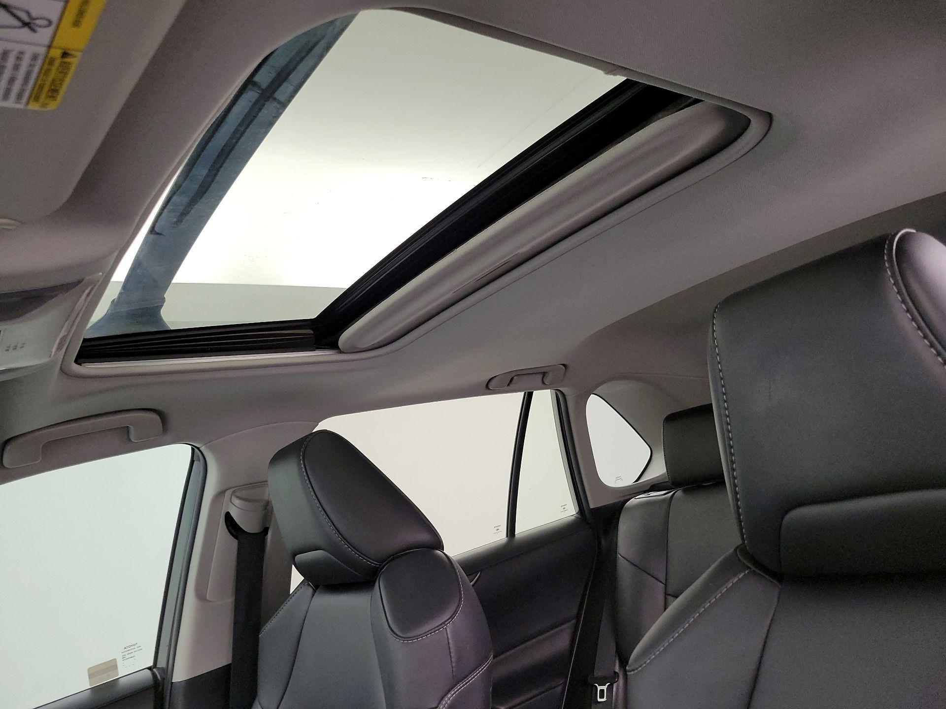 Thumbnail: 2019 Toyota RAV4 - 19
