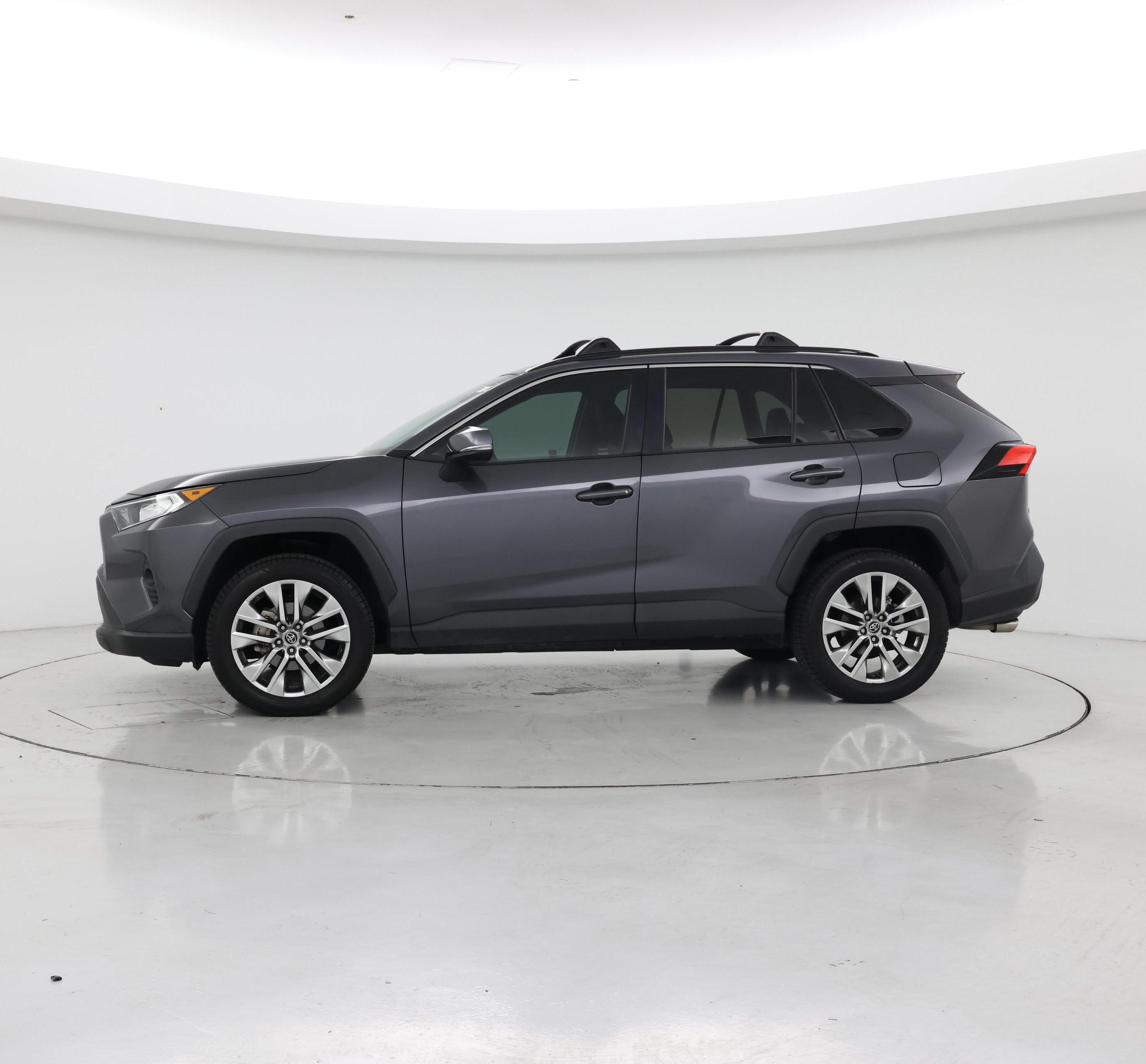 Thumbnail: 2019 Toyota RAV4 - 3