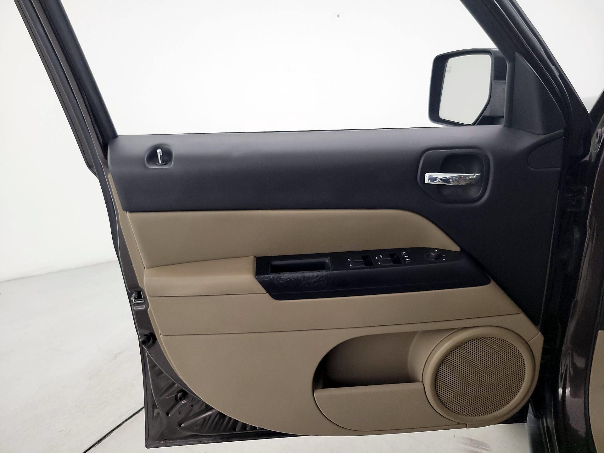 Thumbnail: 2014 Jeep Patriot - 12