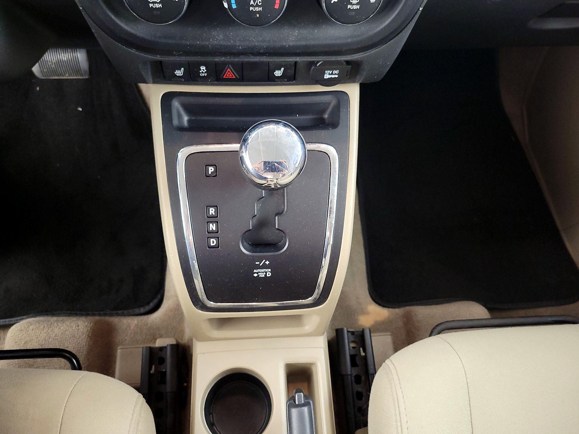 Thumbnail: 2014 Jeep Patriot - 15