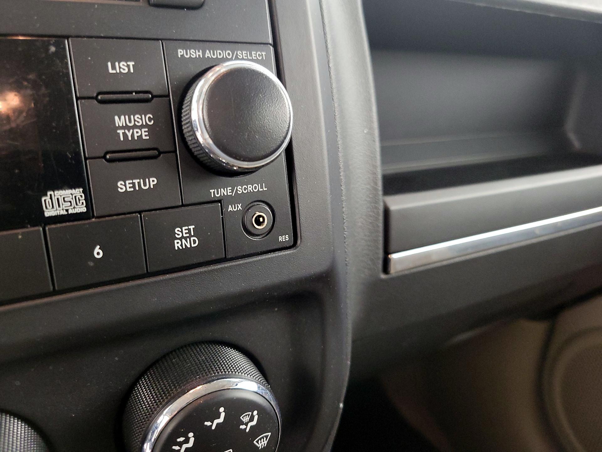 Thumbnail: 2014 Jeep Patriot - 16