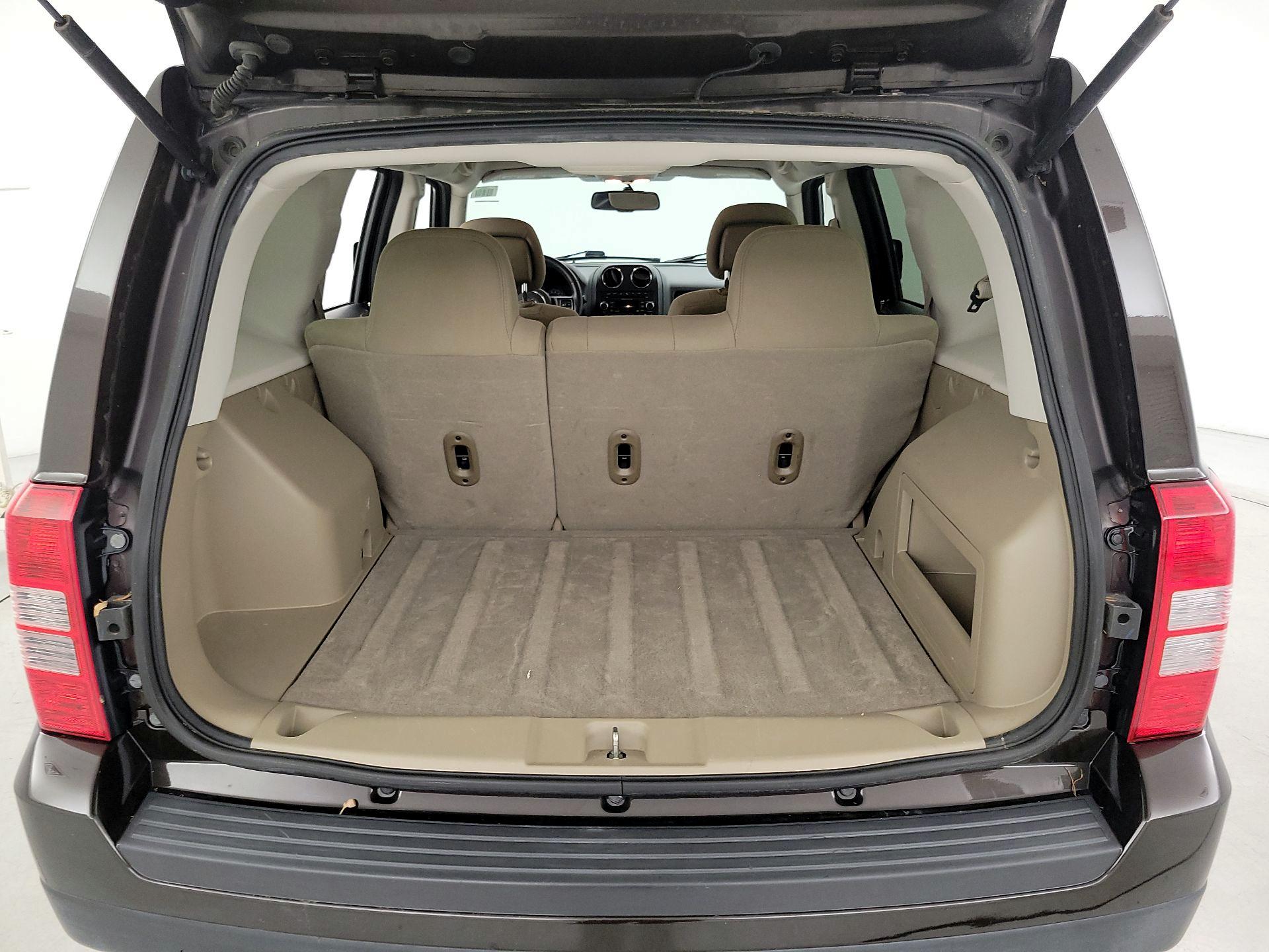 Thumbnail: 2014 Jeep Patriot - 18