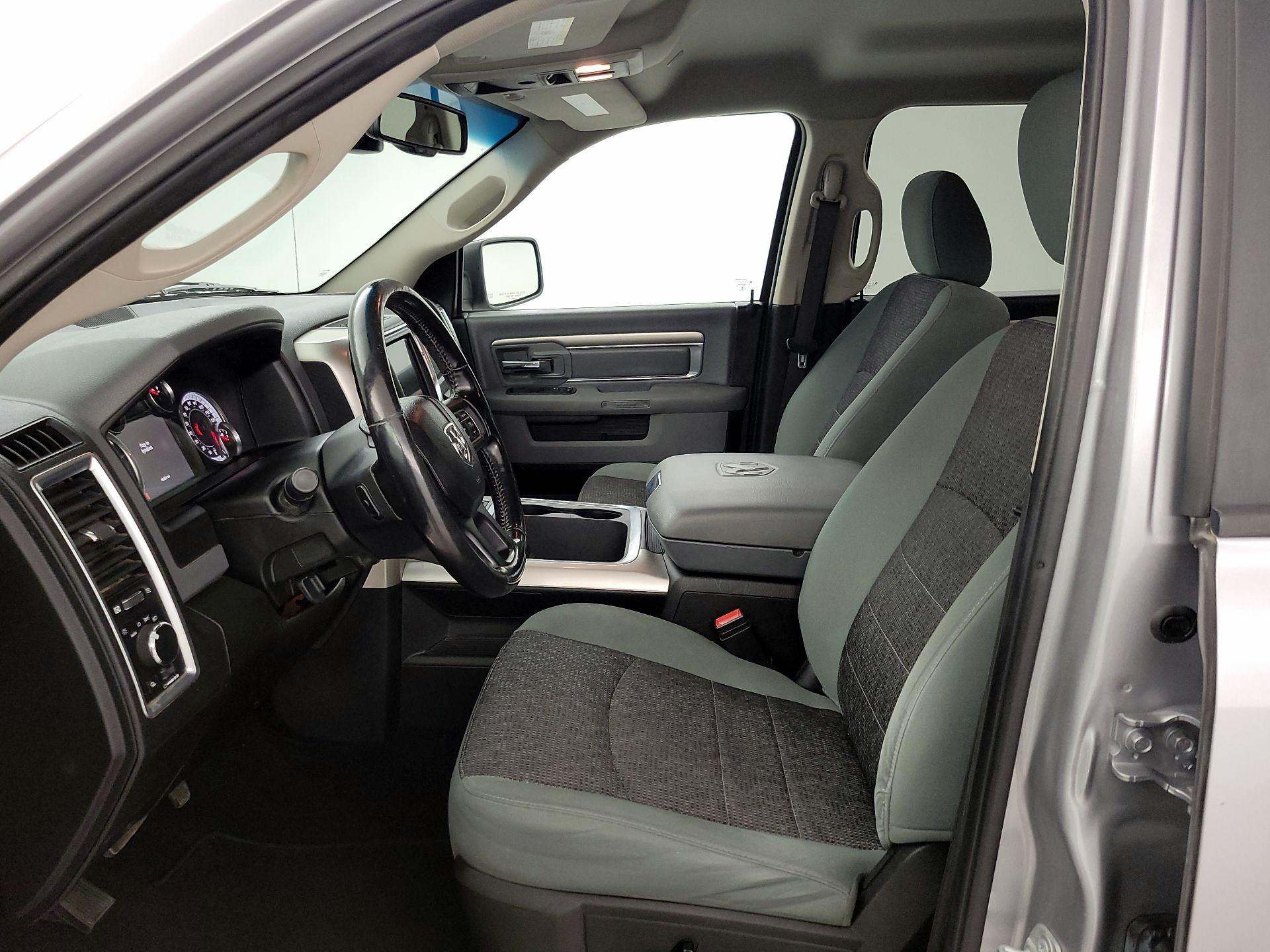 Thumbnail: 2020 RAM 1500 Classic - 11