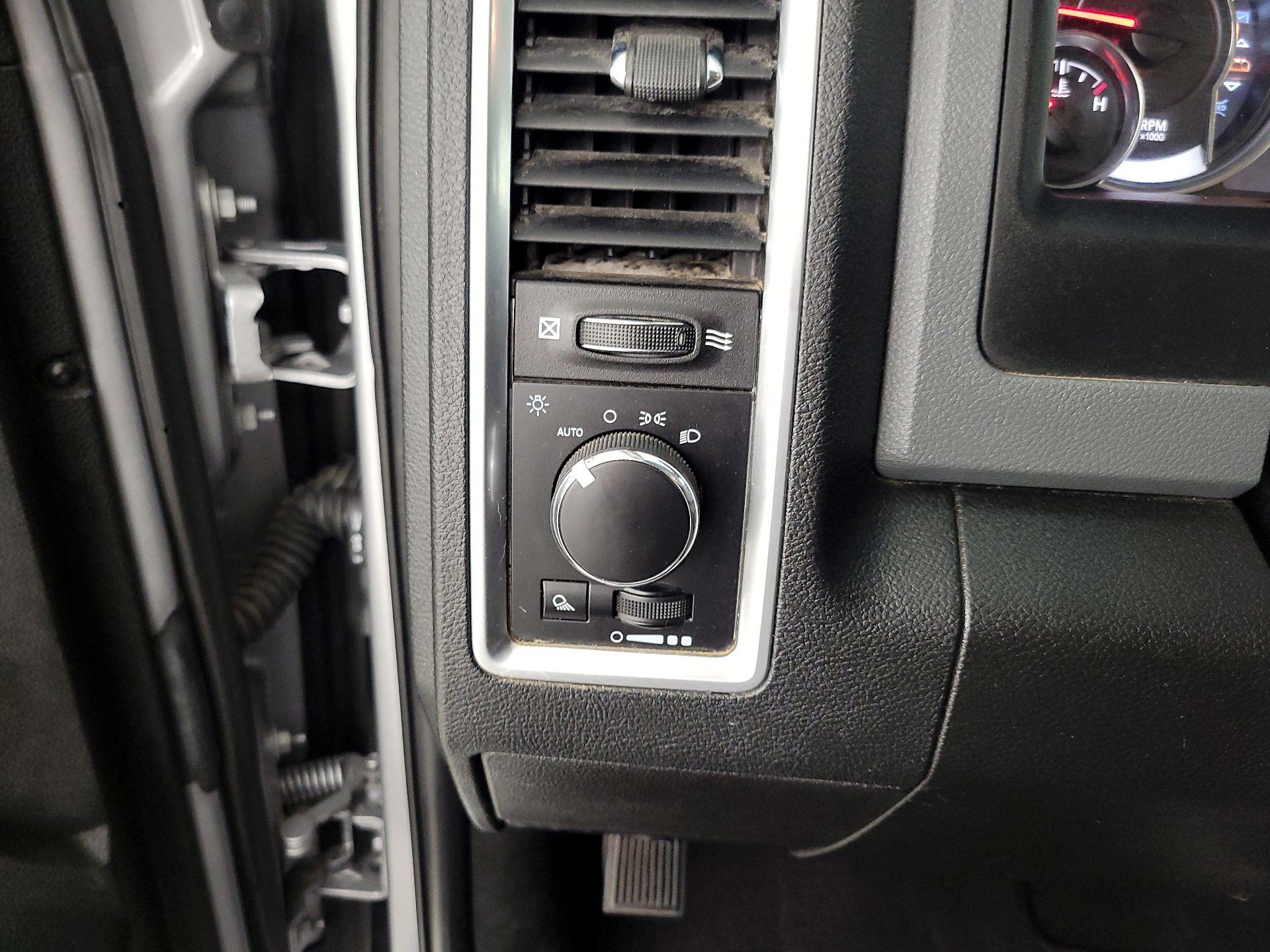 Thumbnail: 2020 RAM 1500 Classic - 13