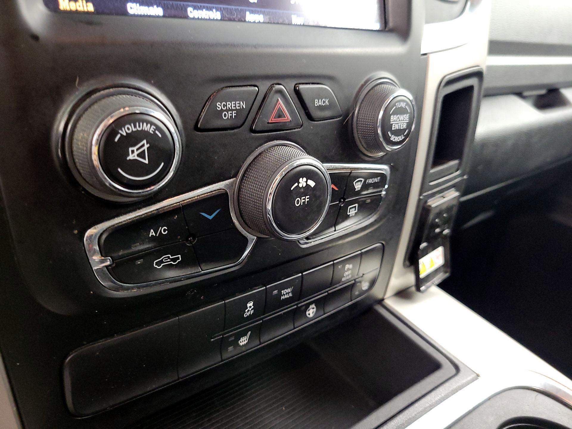Thumbnail: 2020 RAM 1500 Classic - 17