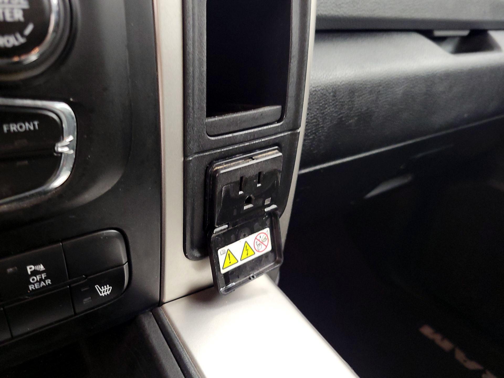 Thumbnail: 2020 RAM 1500 Classic - 19