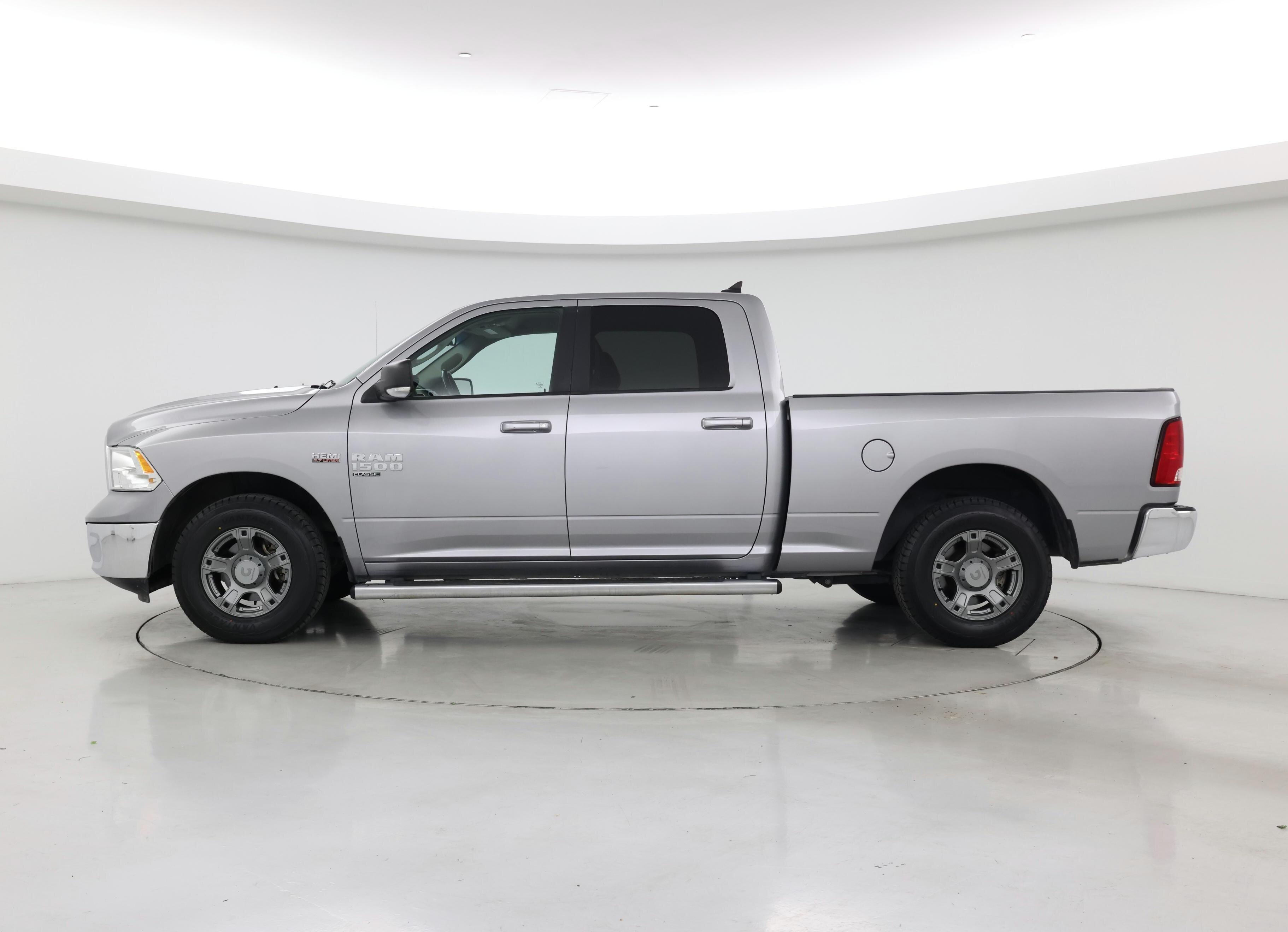Thumbnail: 2020 RAM 1500 Classic - 3