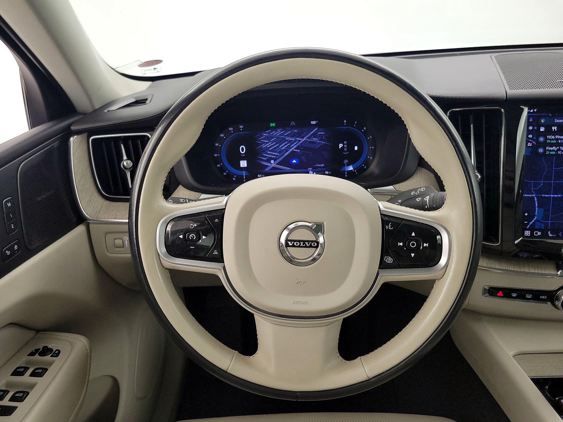 Thumbnail: 2022 Volvo XC60 - 10