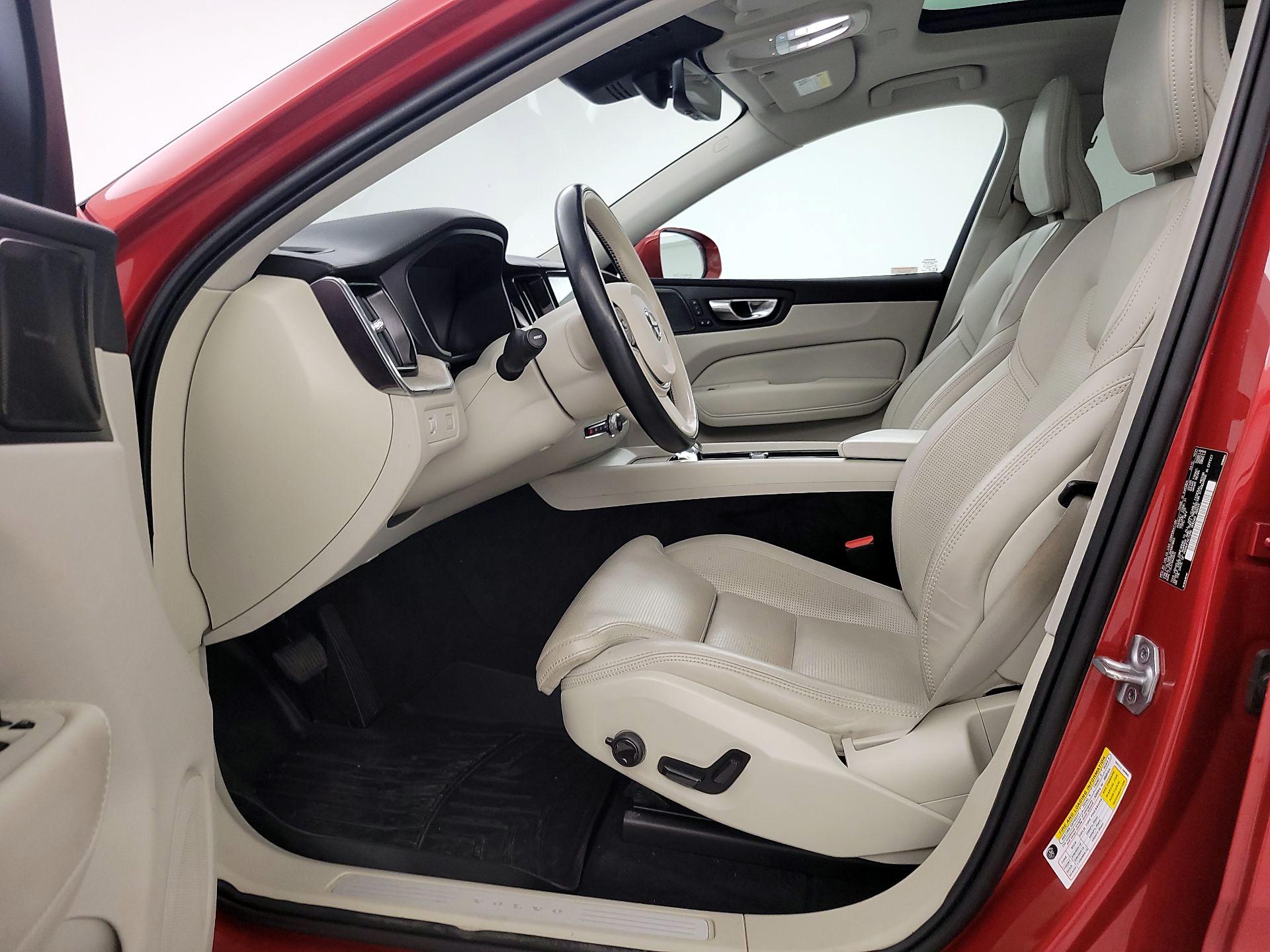 Thumbnail: 2022 Volvo XC60 - 11