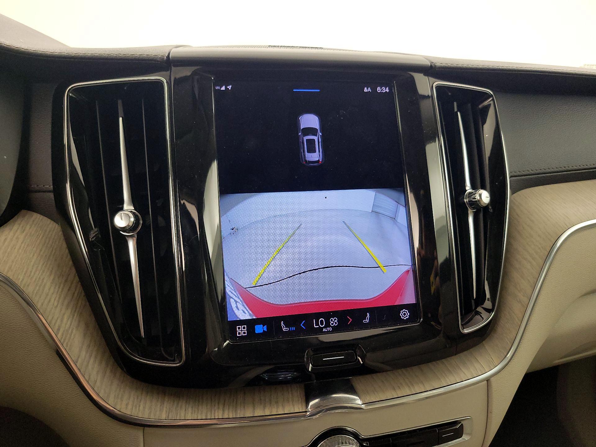Thumbnail: 2022 Volvo XC60 - 15