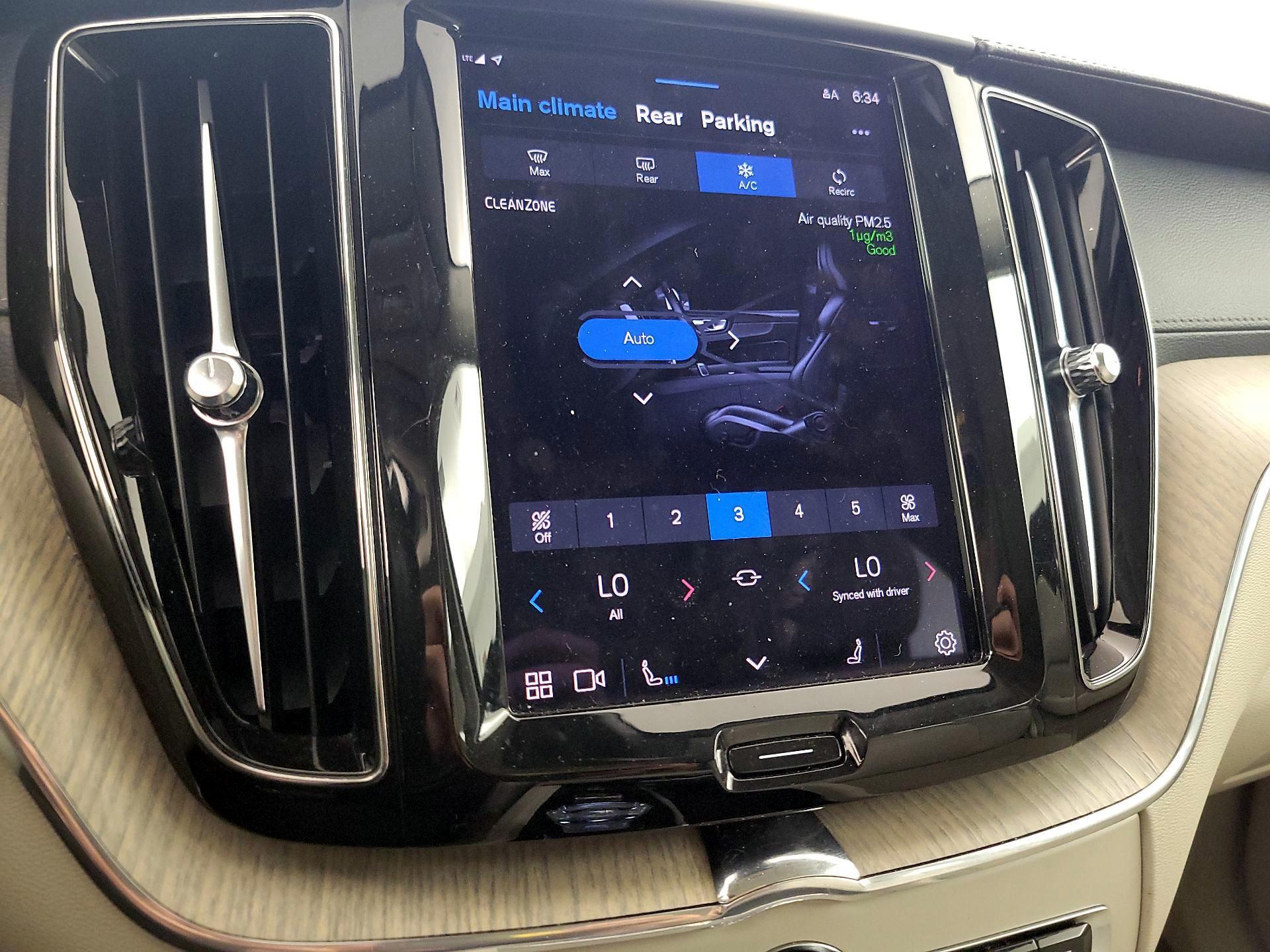 Thumbnail: 2022 Volvo XC60 - 17