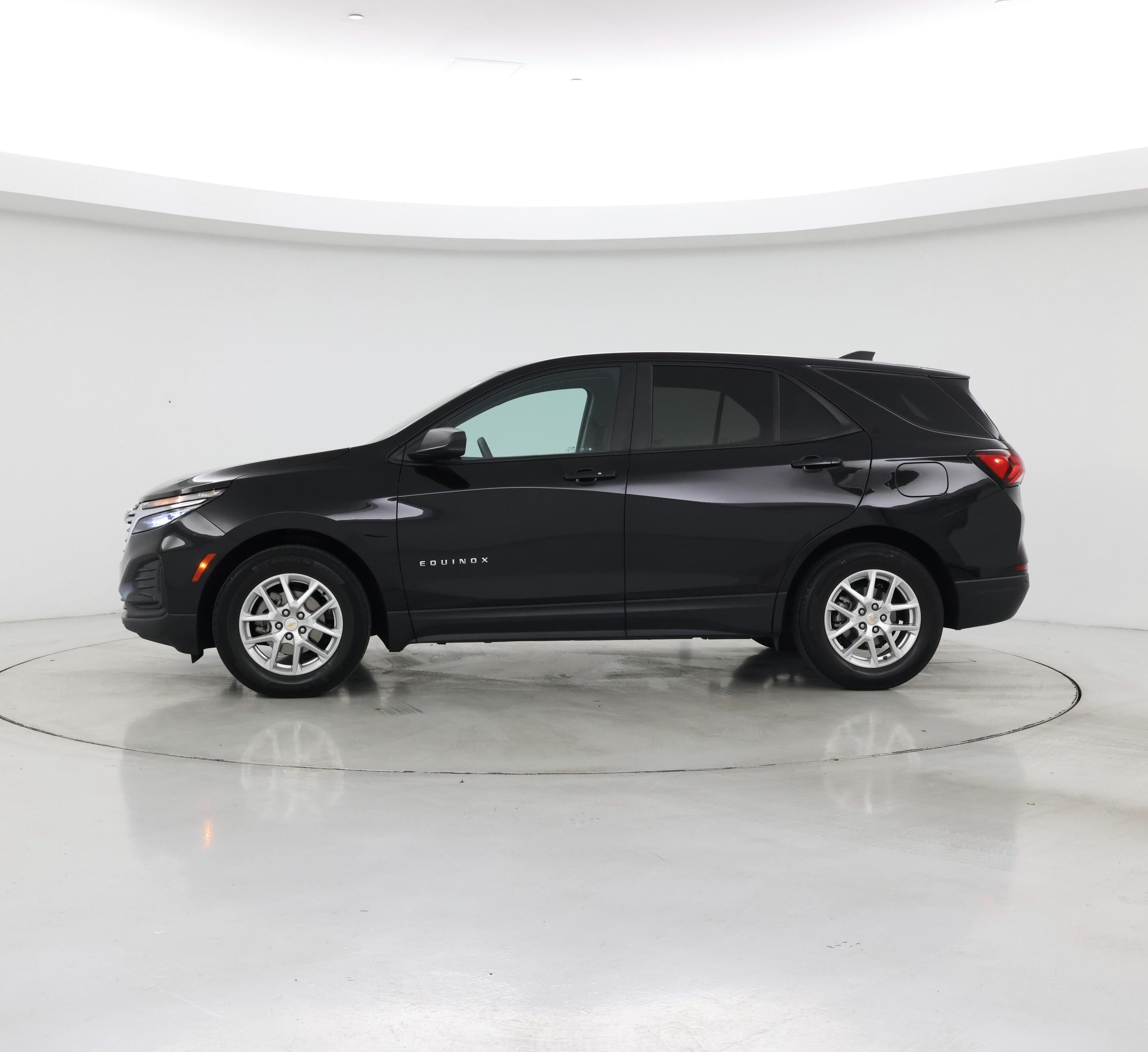 Thumbnail: 2022 Chevrolet Equinox - 3
