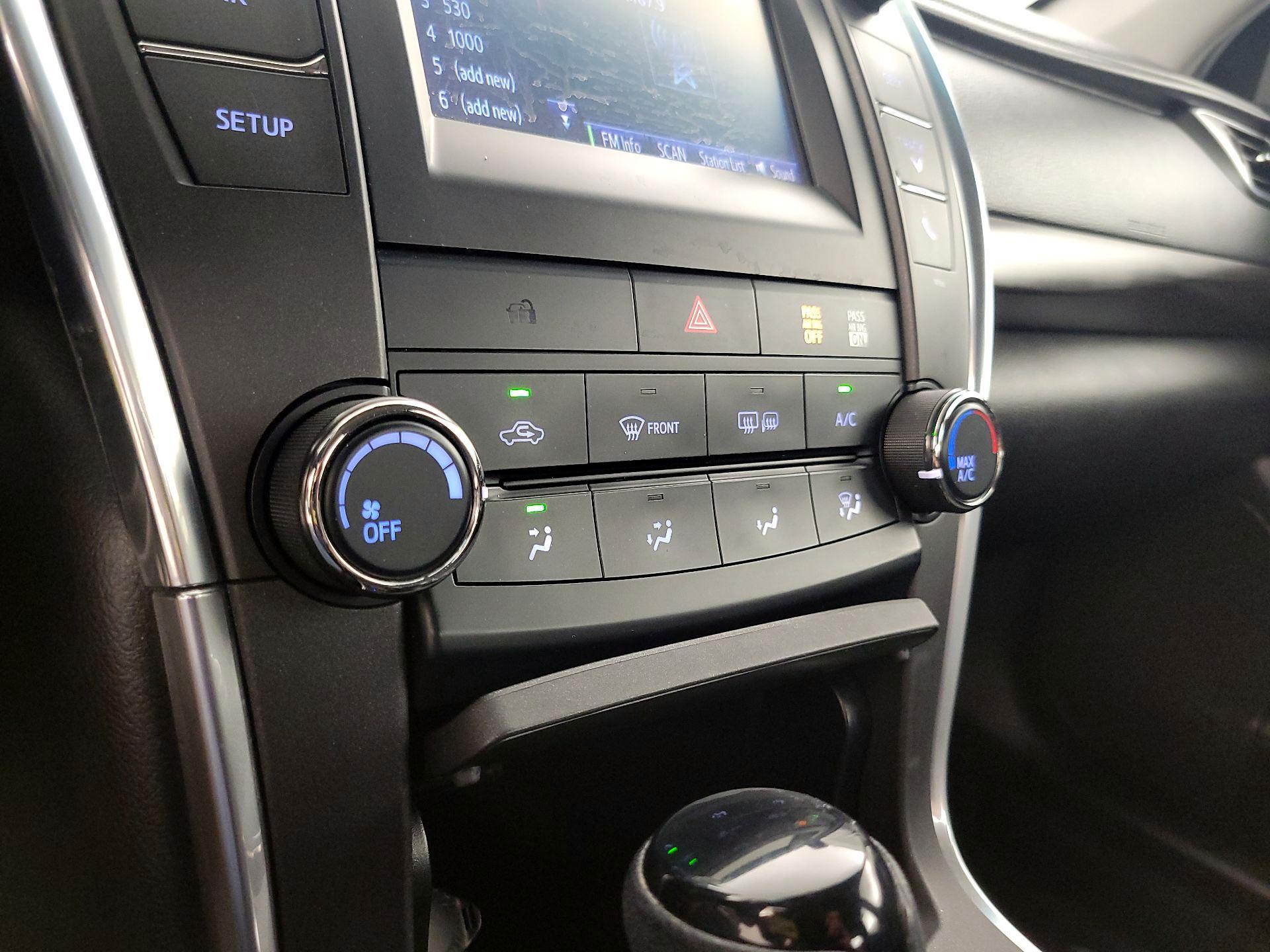 Thumbnail: 2015 Toyota Camry - 16