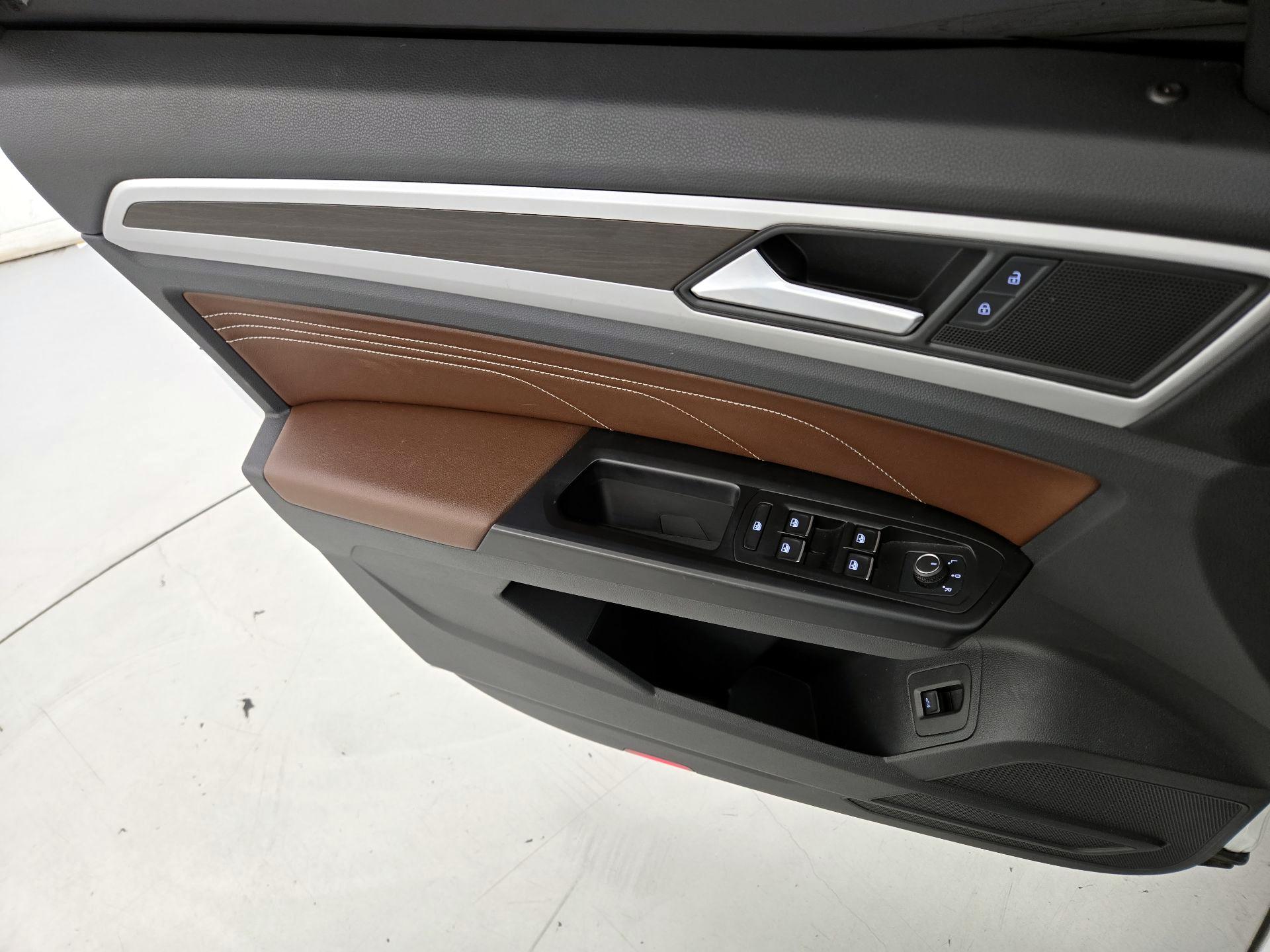 Thumbnail: 2021 Volkswagen Atlas - 12