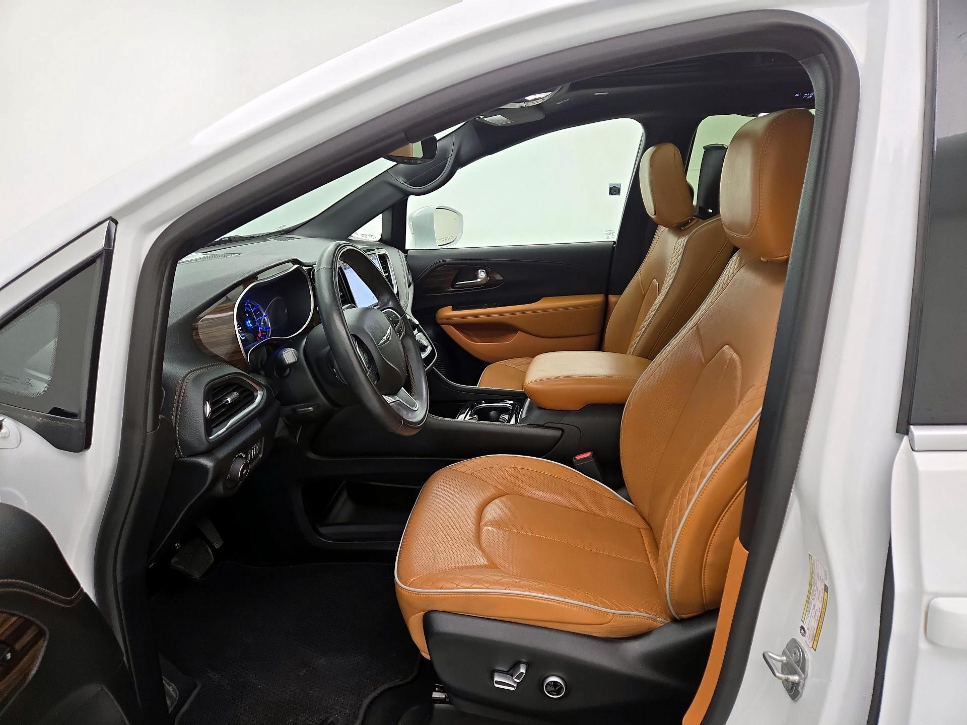 Thumbnail: 2022 Chrysler Pacifica - 11