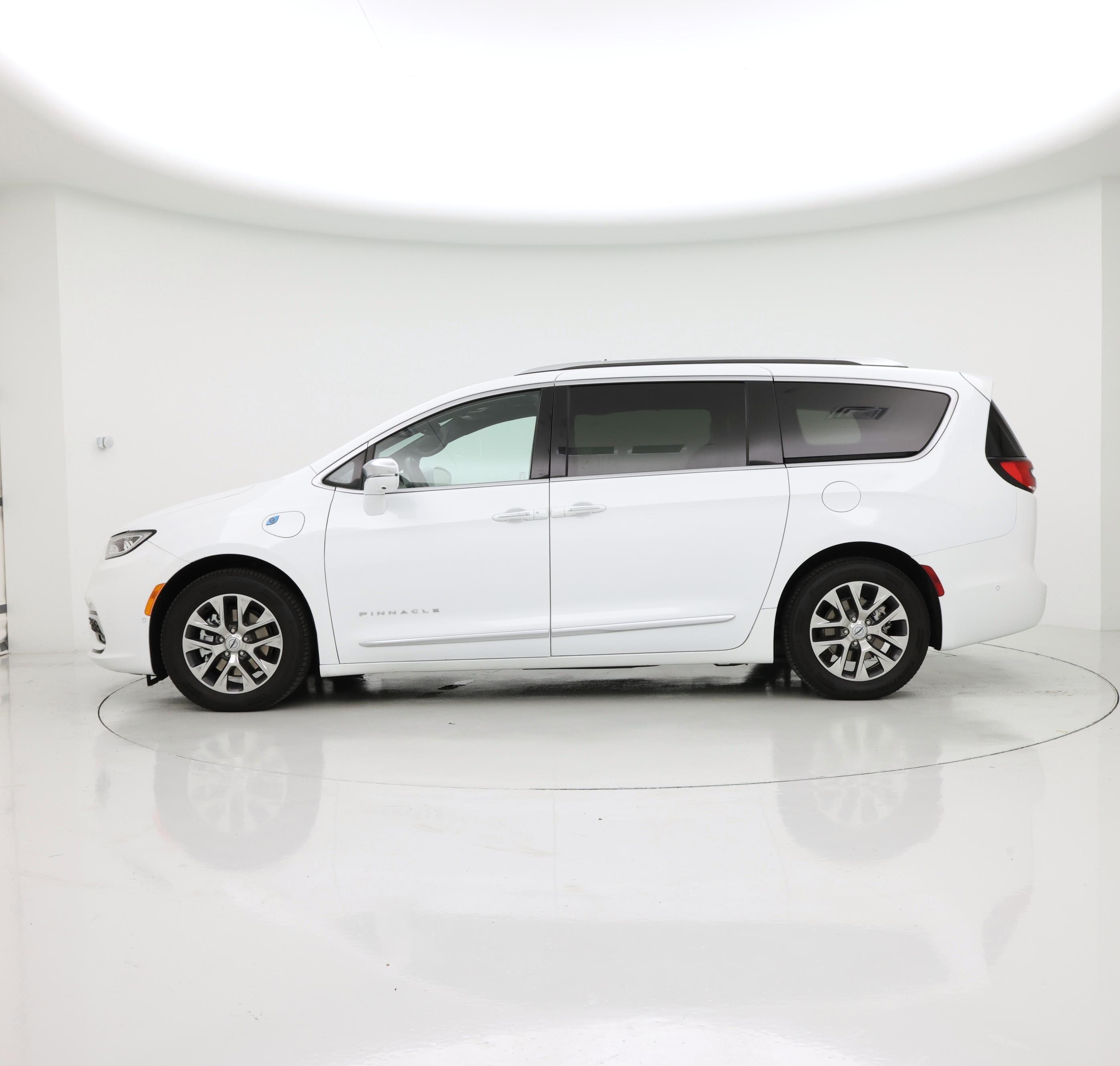 Thumbnail: 2022 Chrysler Pacifica - 3