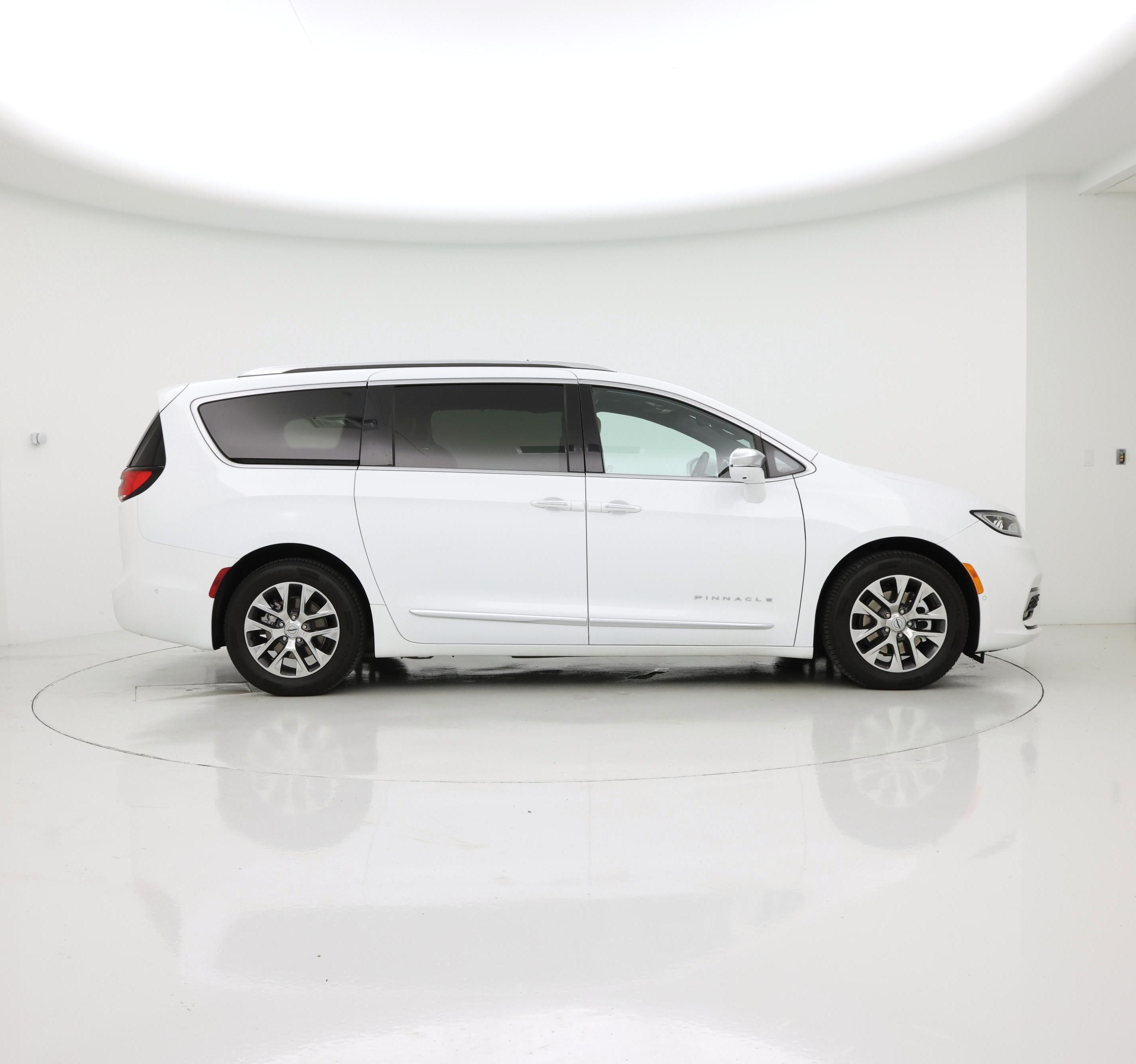 Thumbnail: 2022 Chrysler Pacifica - 7