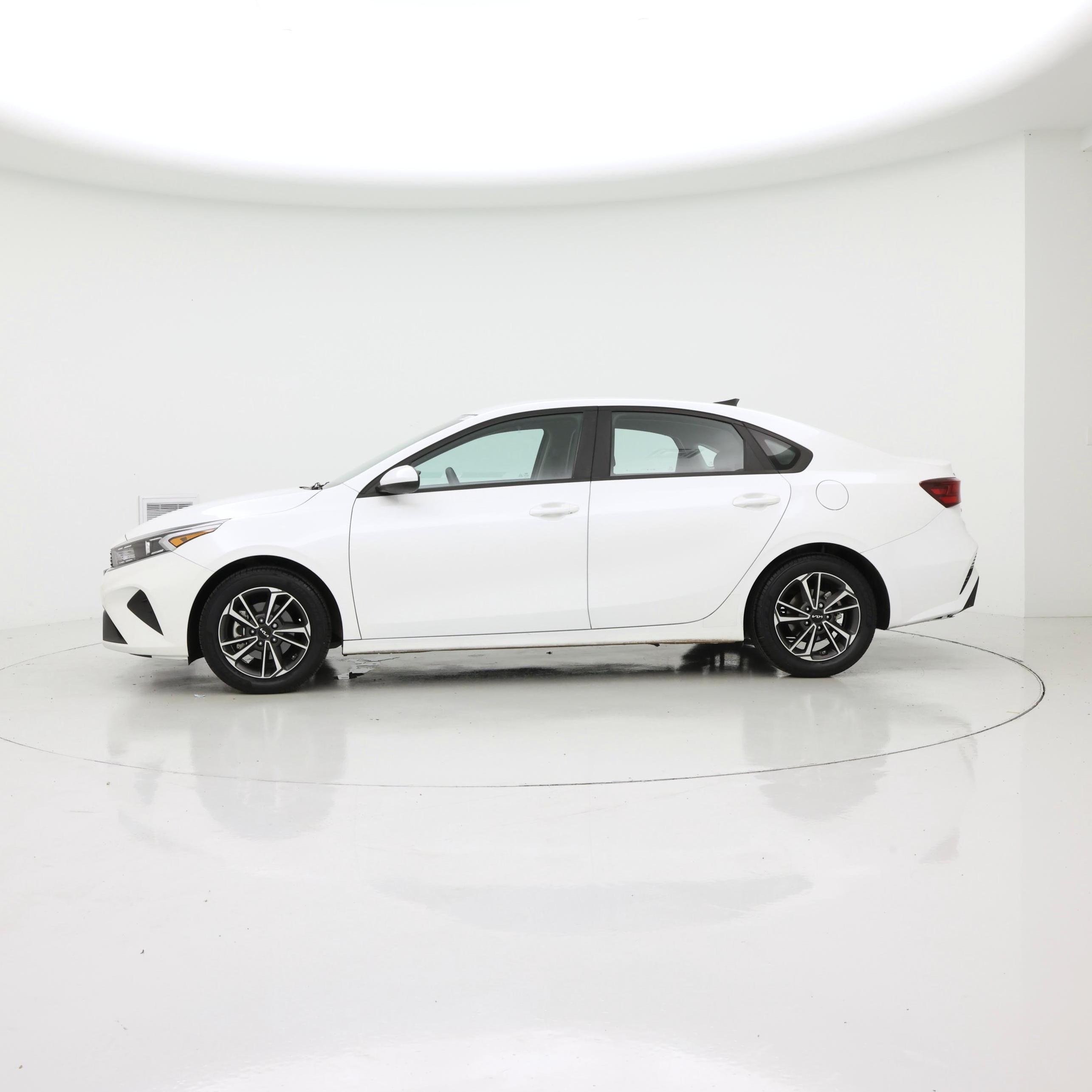 Thumbnail: 2023 Kia Forte - 3
