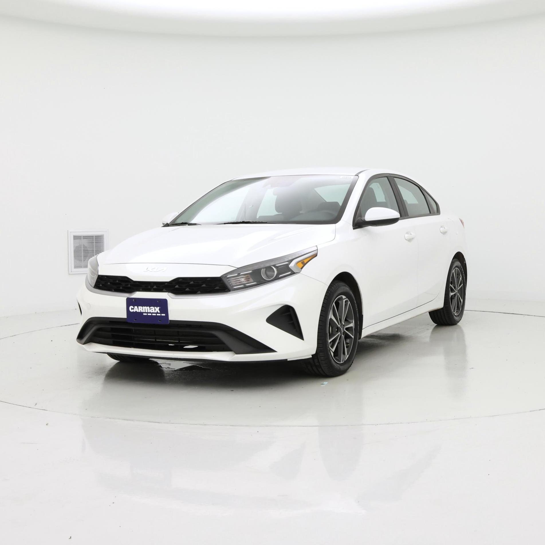 Thumbnail: 2023 Kia Forte - 4