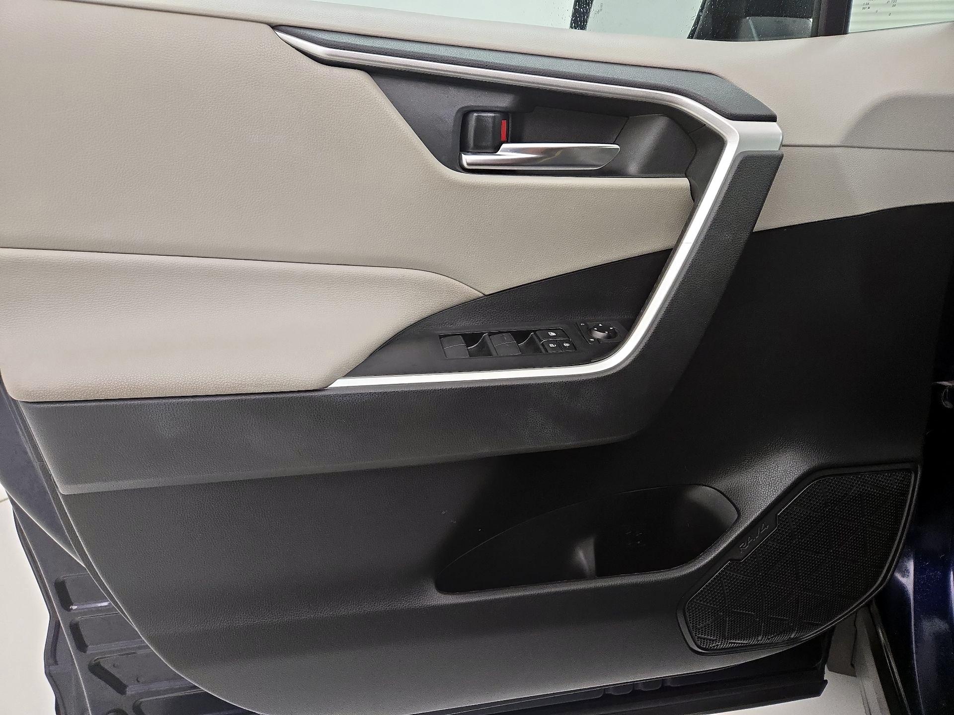 Thumbnail: 2020 Toyota RAV4 - 12