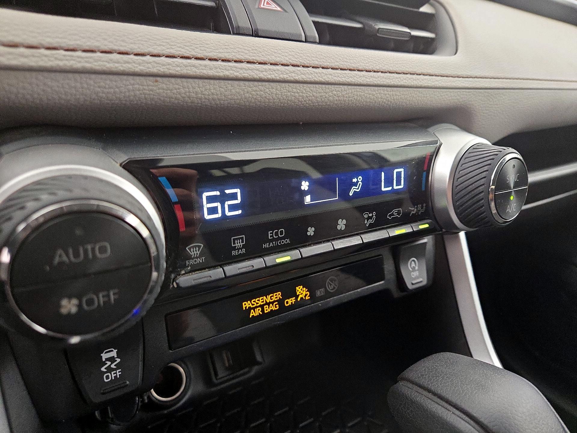 Thumbnail: 2020 Toyota RAV4 - 16