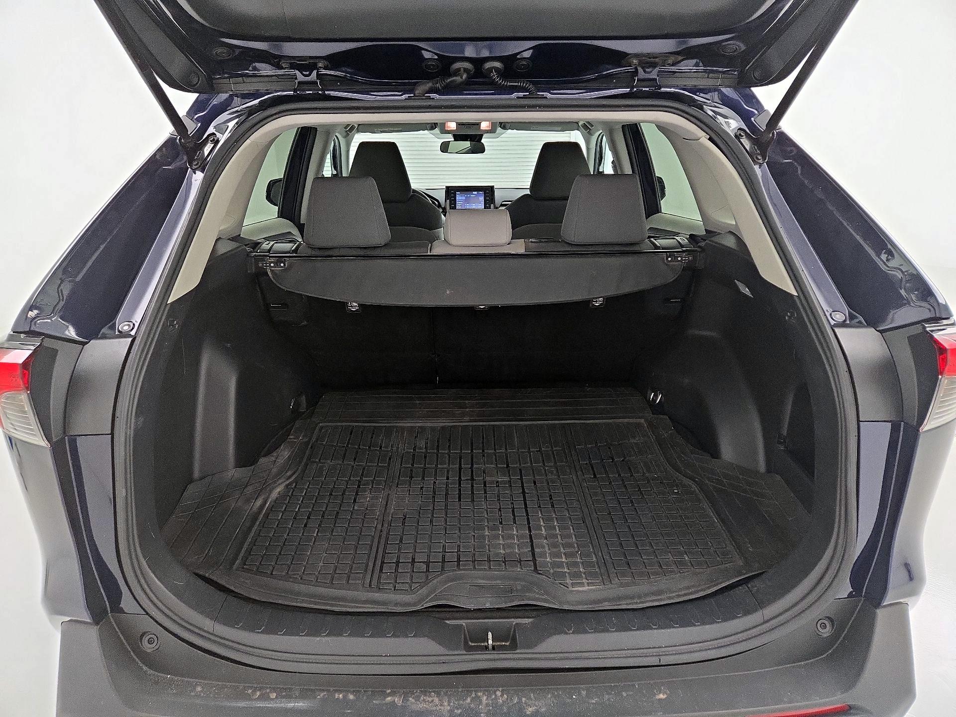 Thumbnail: 2020 Toyota RAV4 - 20