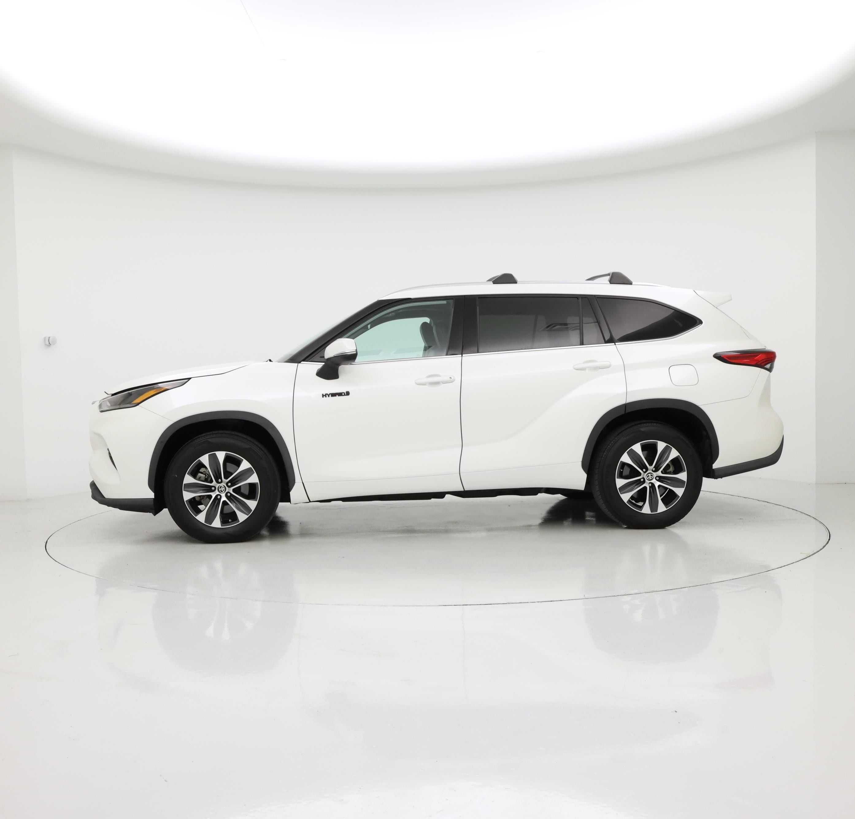 Thumbnail: 2021 Toyota Highlander - 3