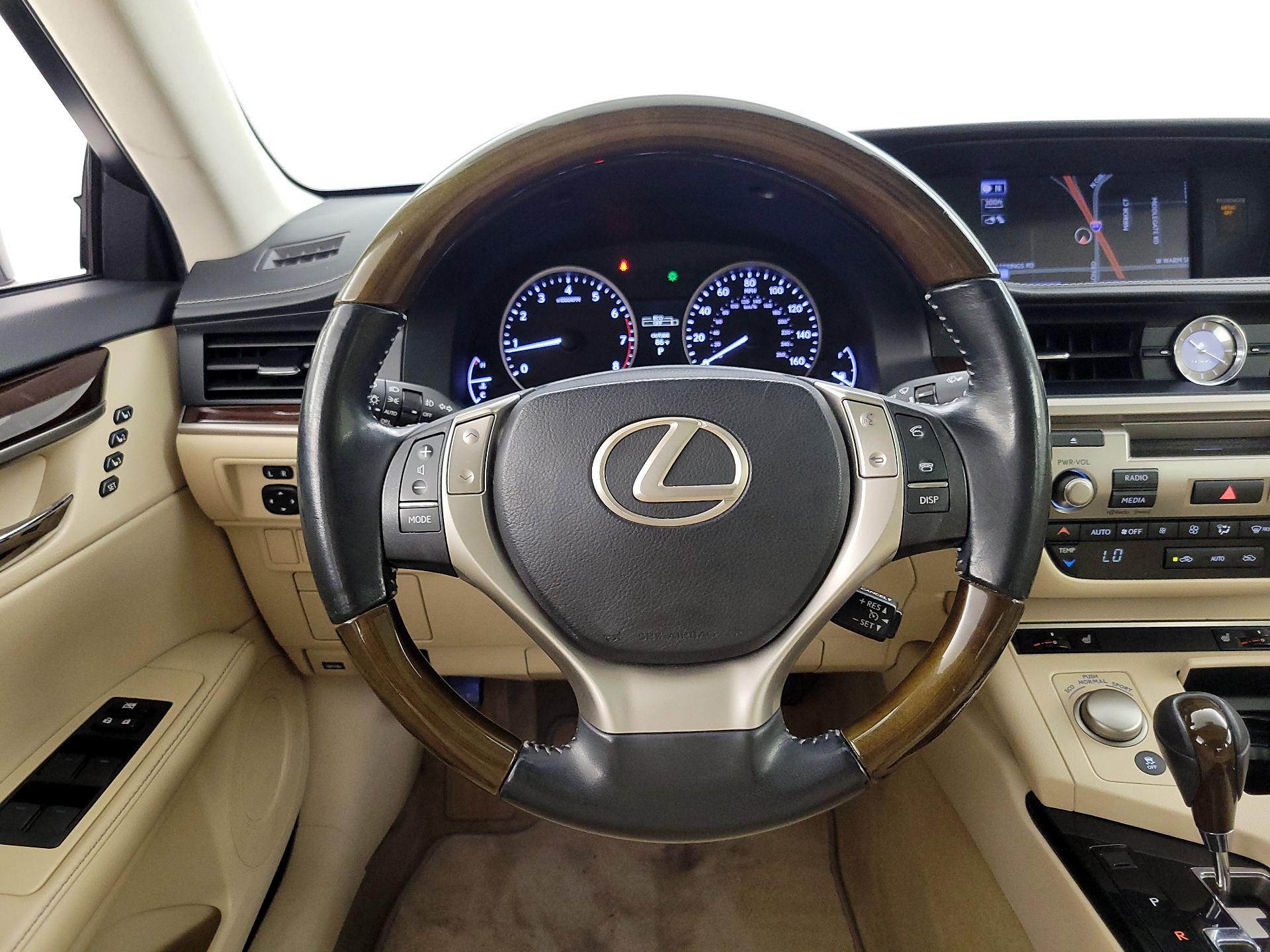 Thumbnail: 2013 Lexus ES - 10