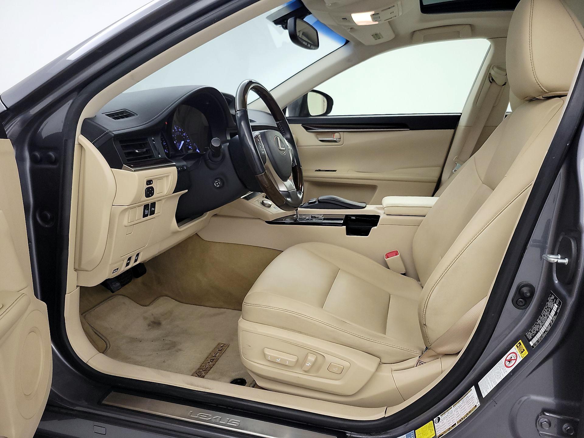 Thumbnail: 2013 Lexus ES - 11