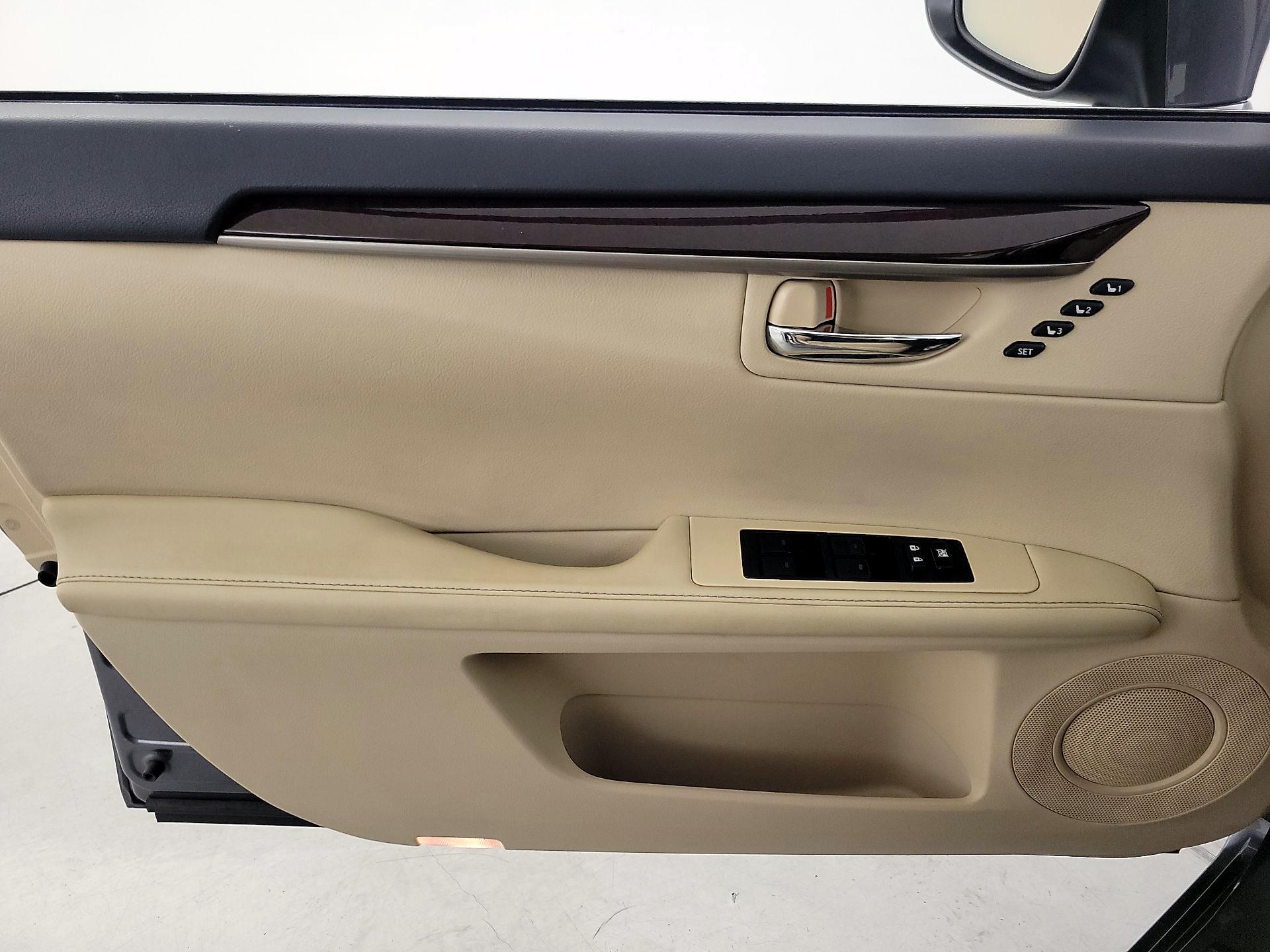 Thumbnail: 2013 Lexus ES - 12