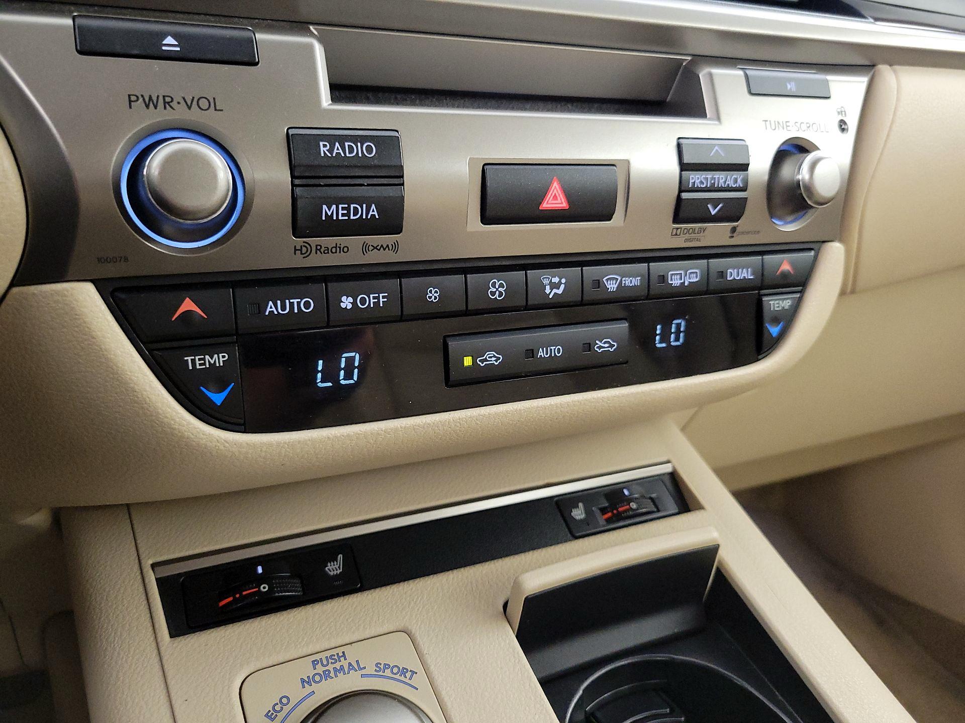 Thumbnail: 2013 Lexus ES - 17