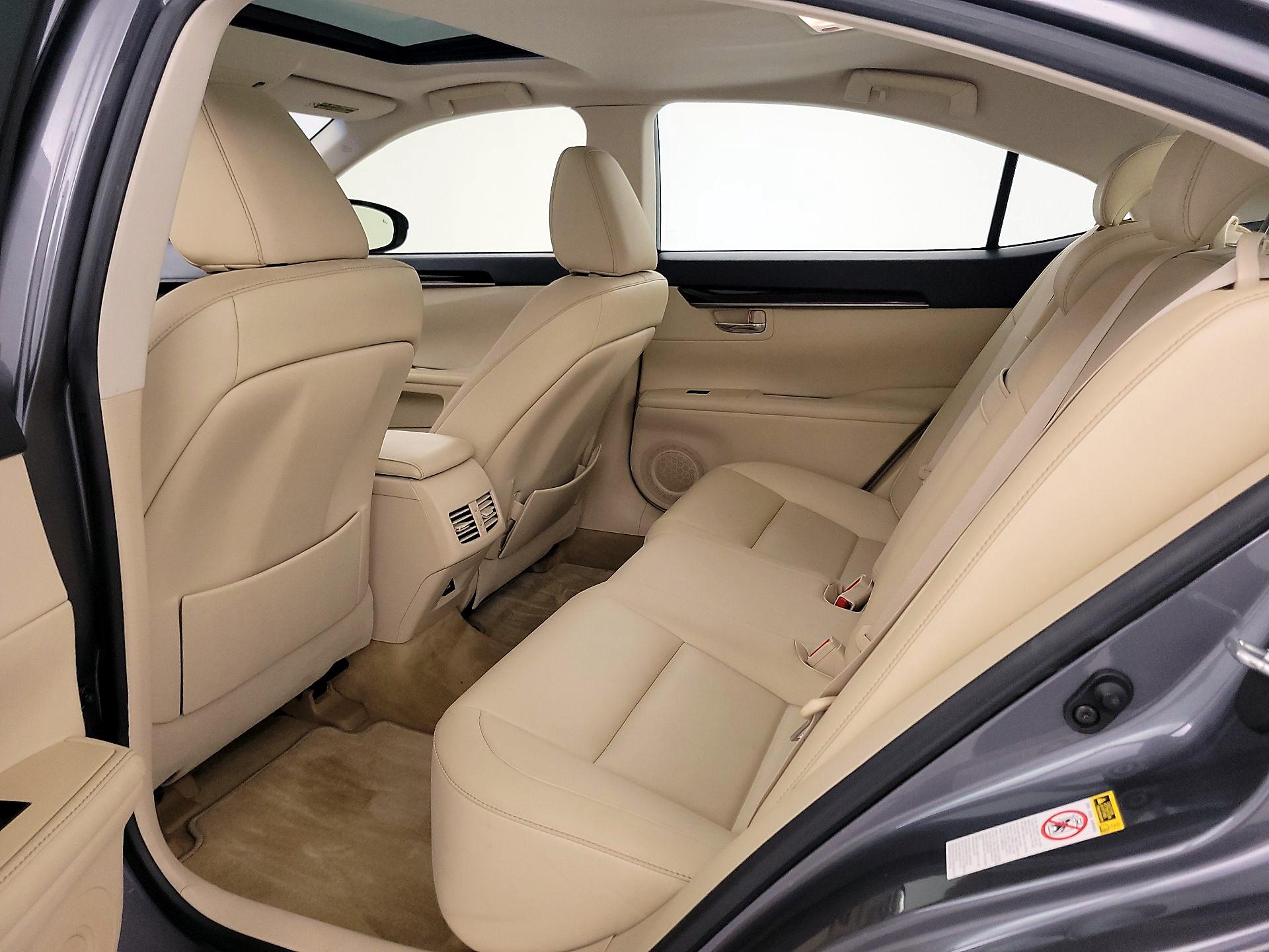 Thumbnail: 2013 Lexus ES - 20