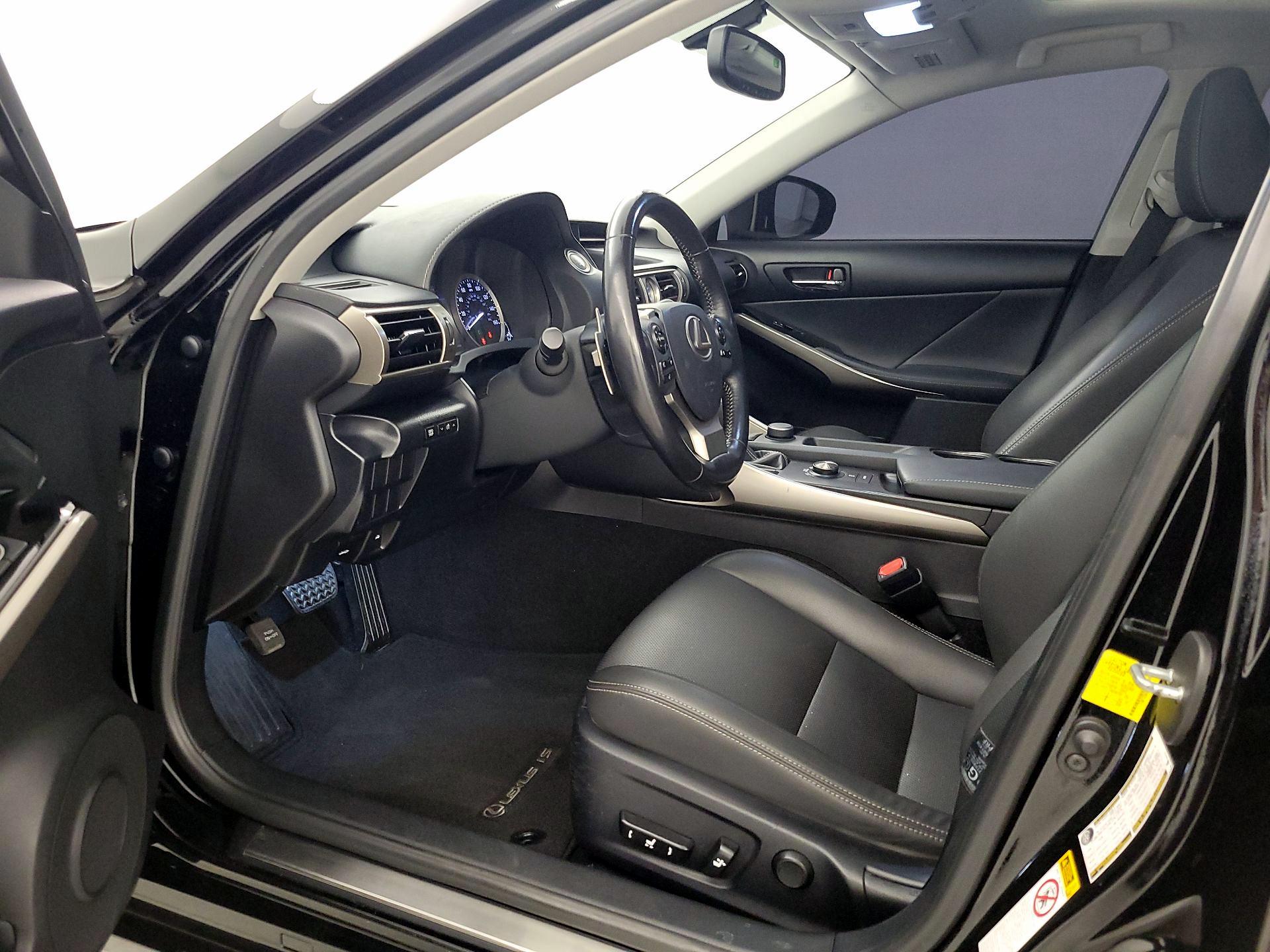 Thumbnail: 2015 Lexus IS - 11