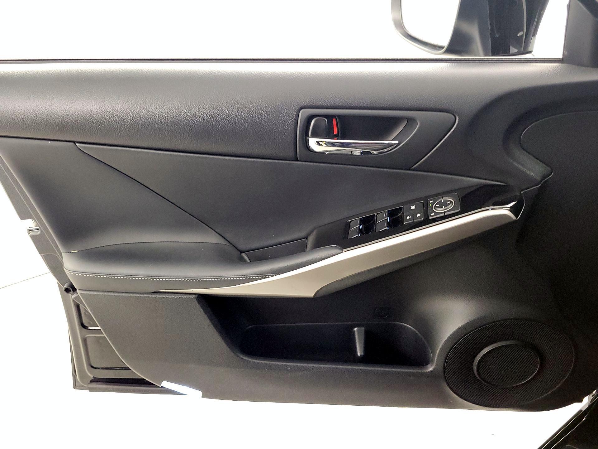 Thumbnail: 2015 Lexus IS - 12