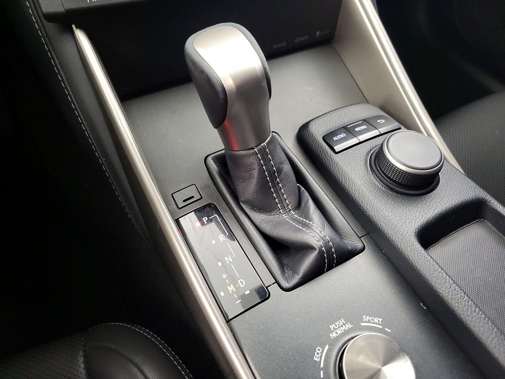 Thumbnail: 2015 Lexus IS - 17