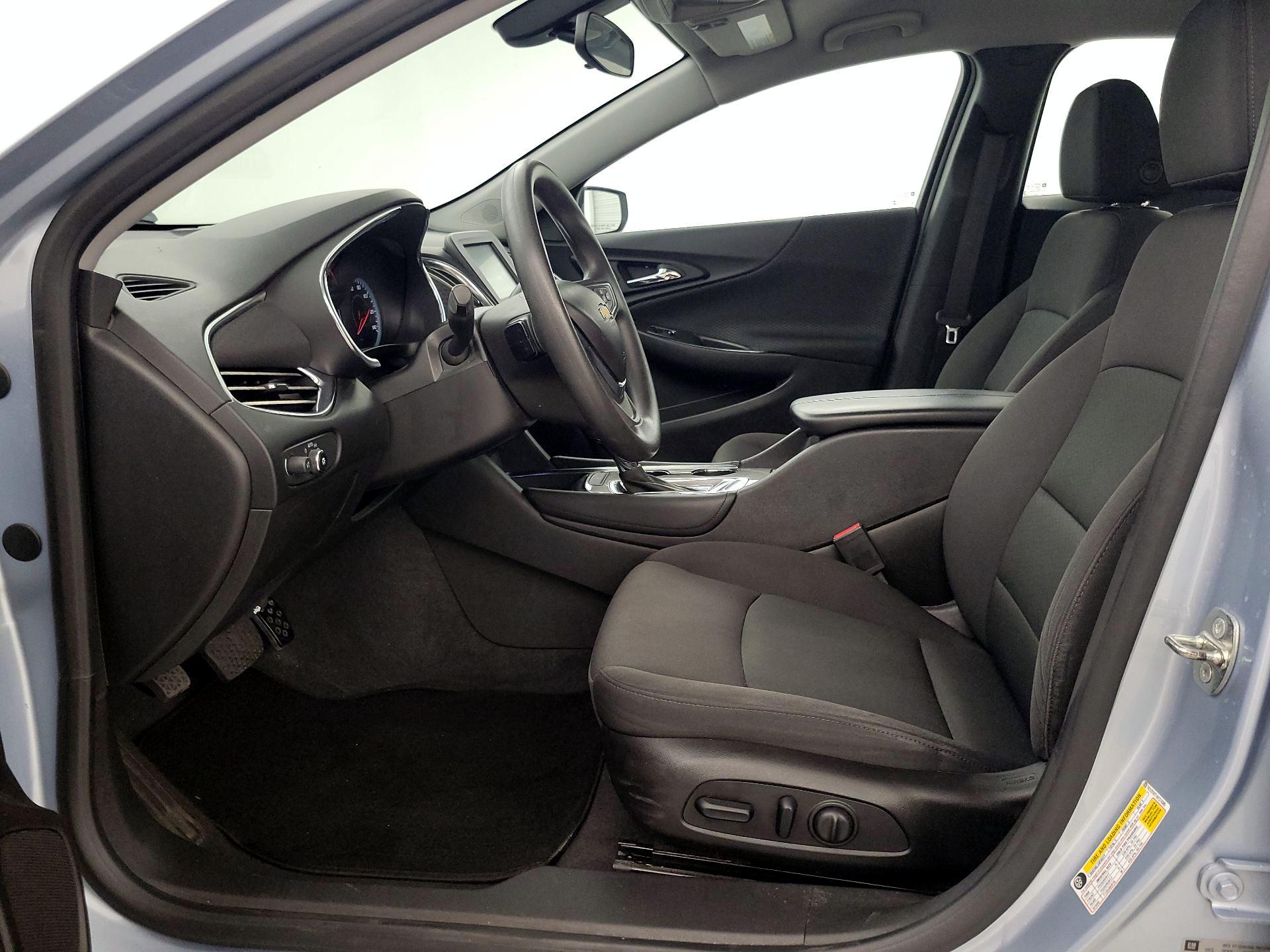 Thumbnail: 2017 Chevrolet Malibu - 11