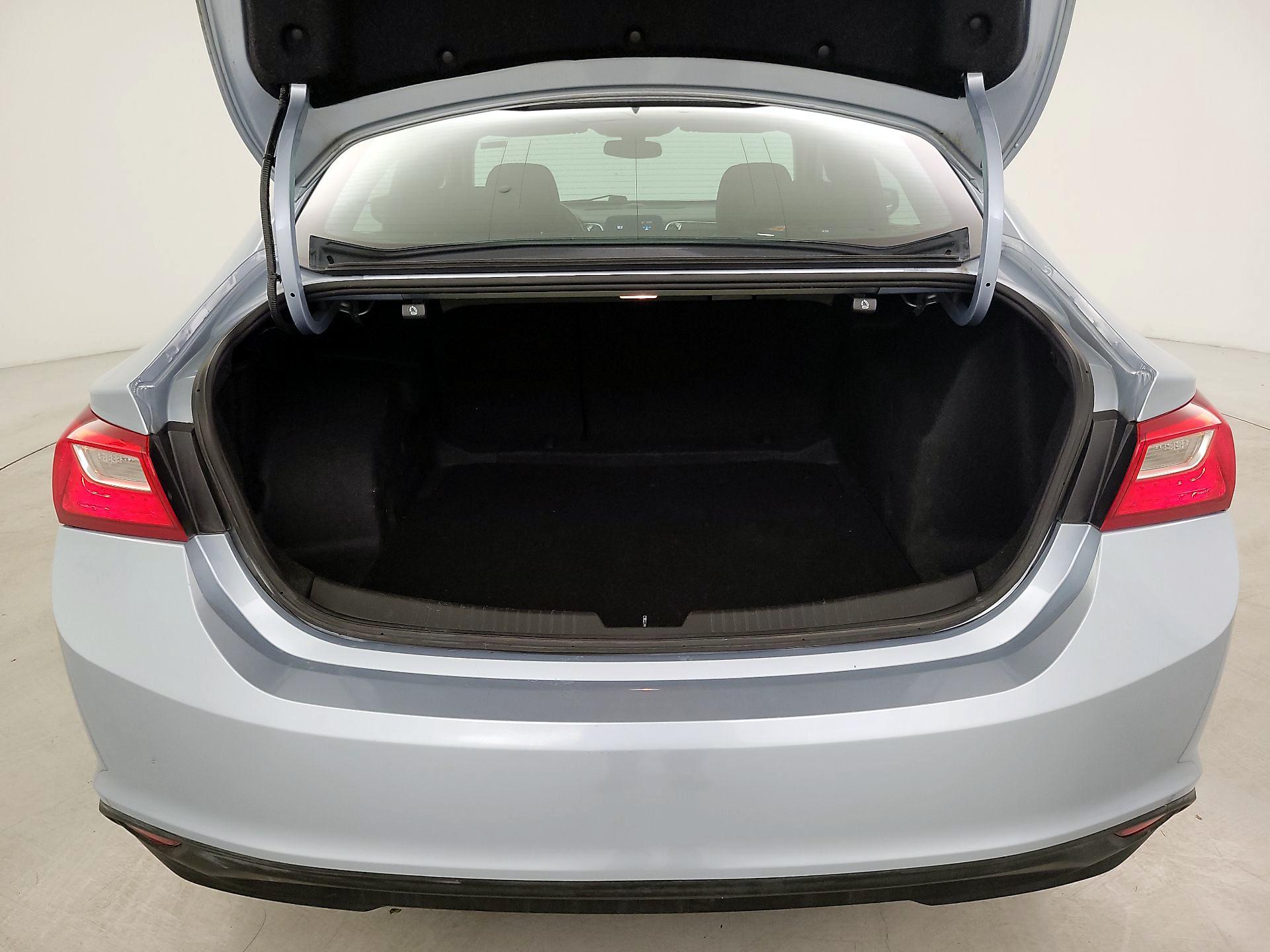 Thumbnail: 2017 Chevrolet Malibu - 20