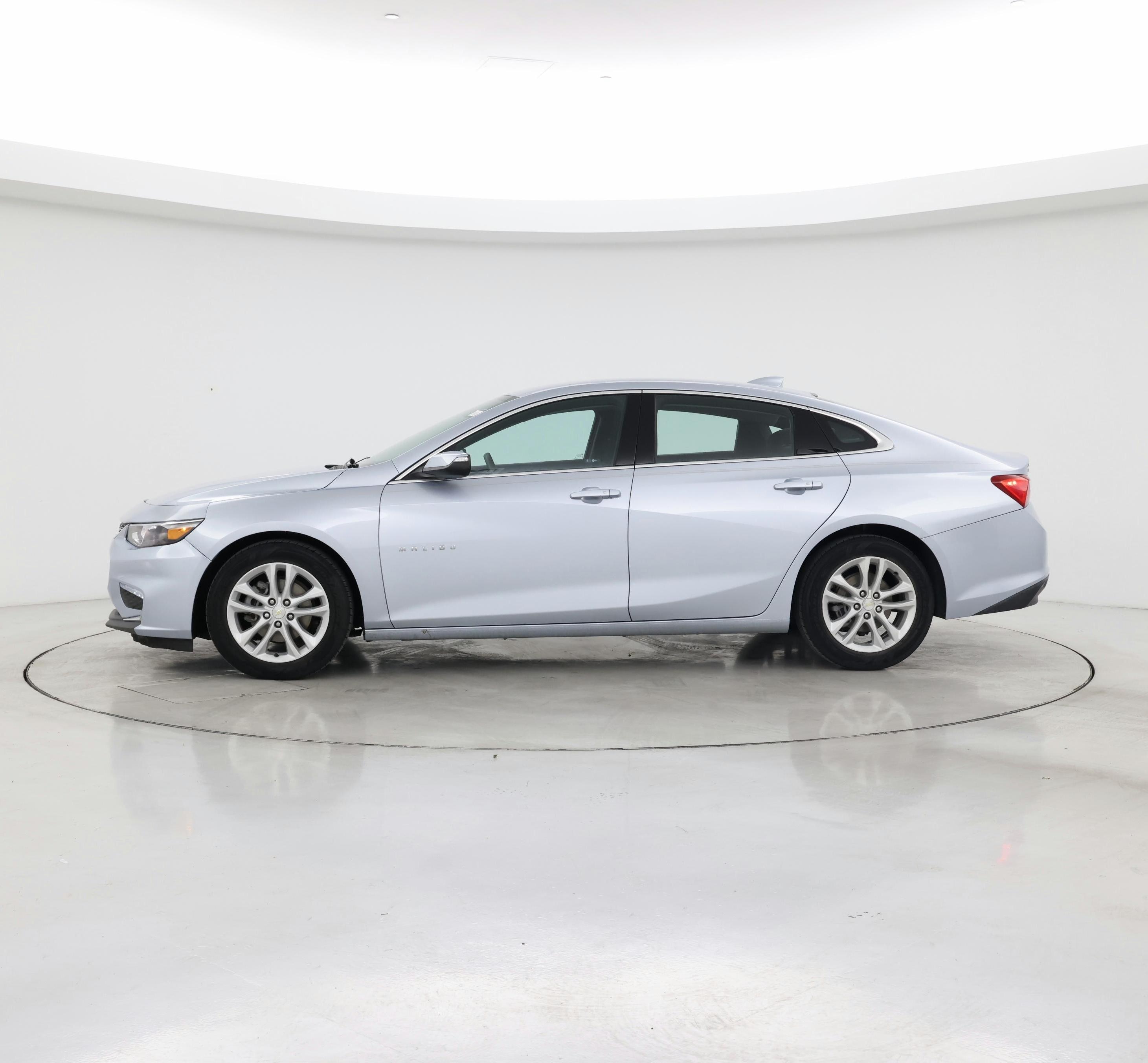 Thumbnail: 2017 Chevrolet Malibu - 3