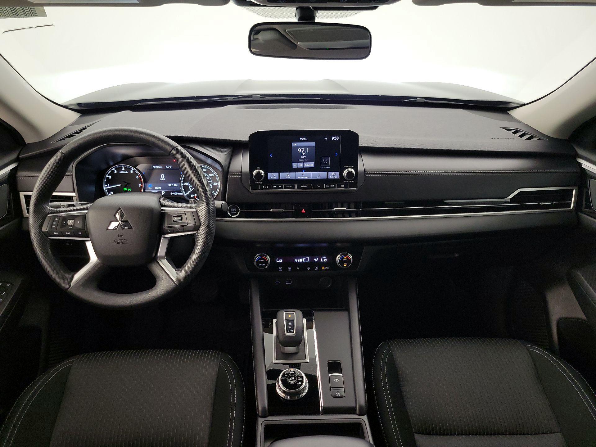 Thumbnail: 2024 Mitsubishi Outlander - 9