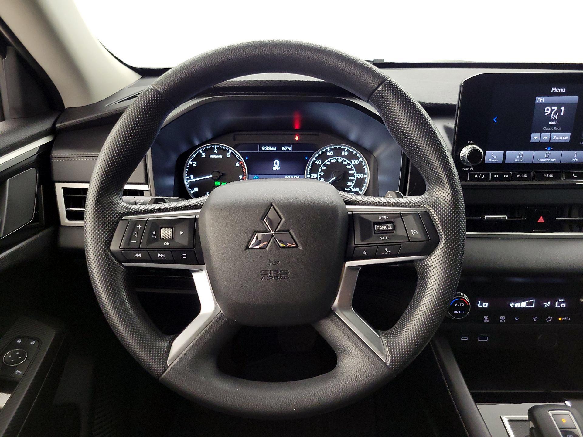 Thumbnail: 2024 Mitsubishi Outlander - 10