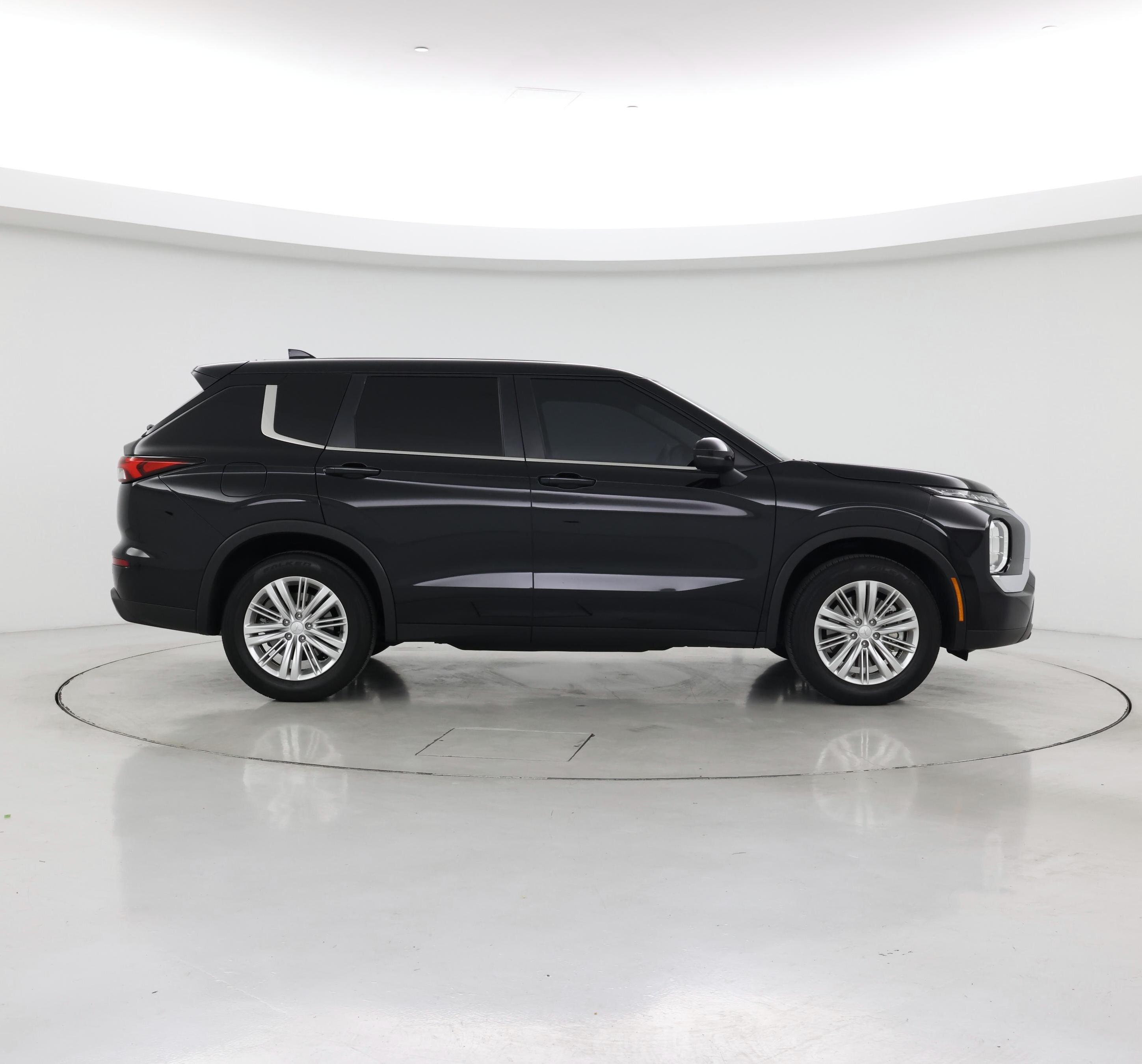 Thumbnail: 2024 Mitsubishi Outlander - 7